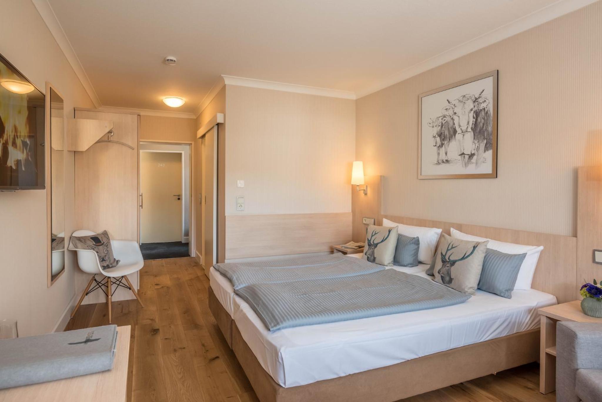 Standard Double Room with Lake View and Balcony photo 1