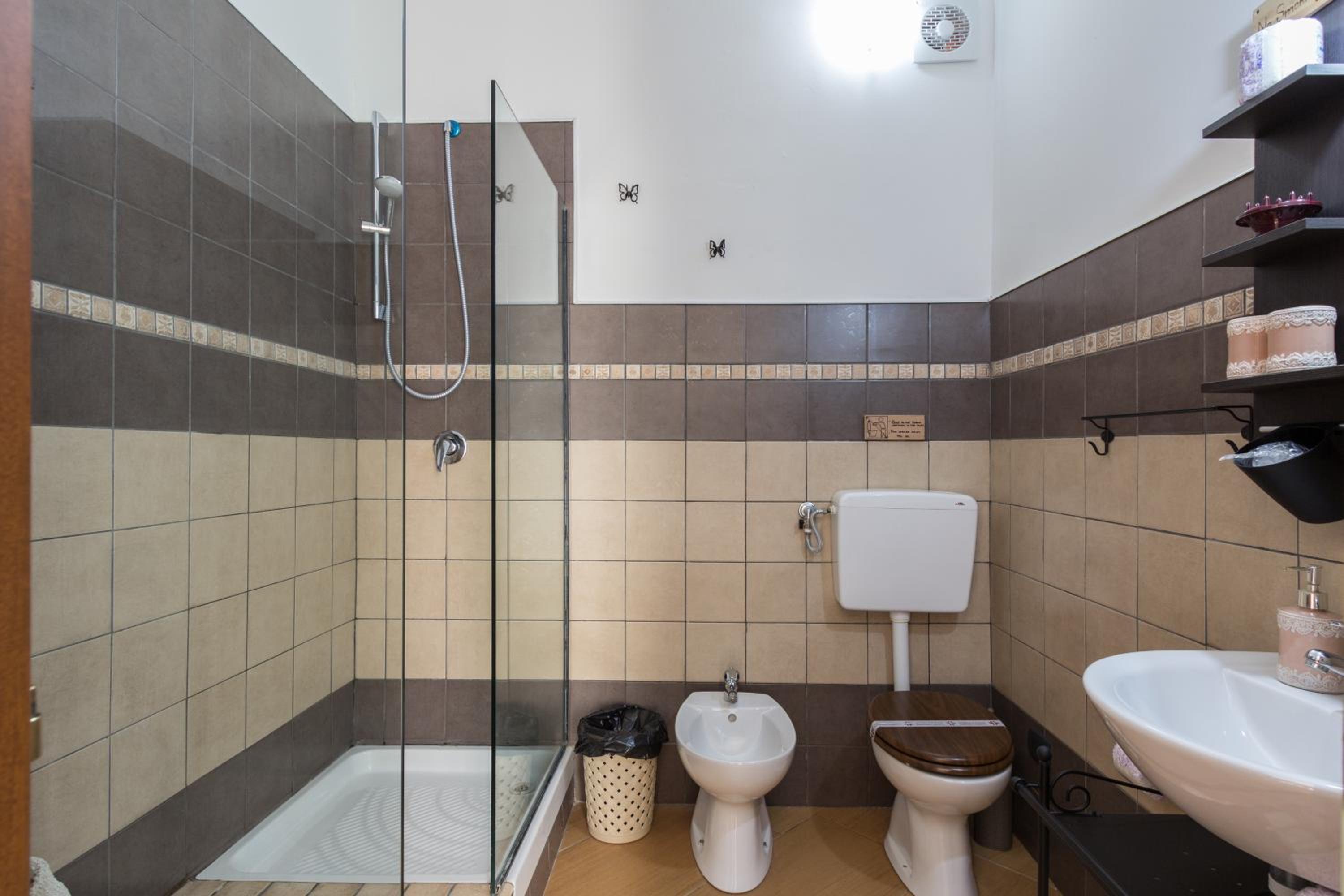 Family Room with Private Bathroom photo 2