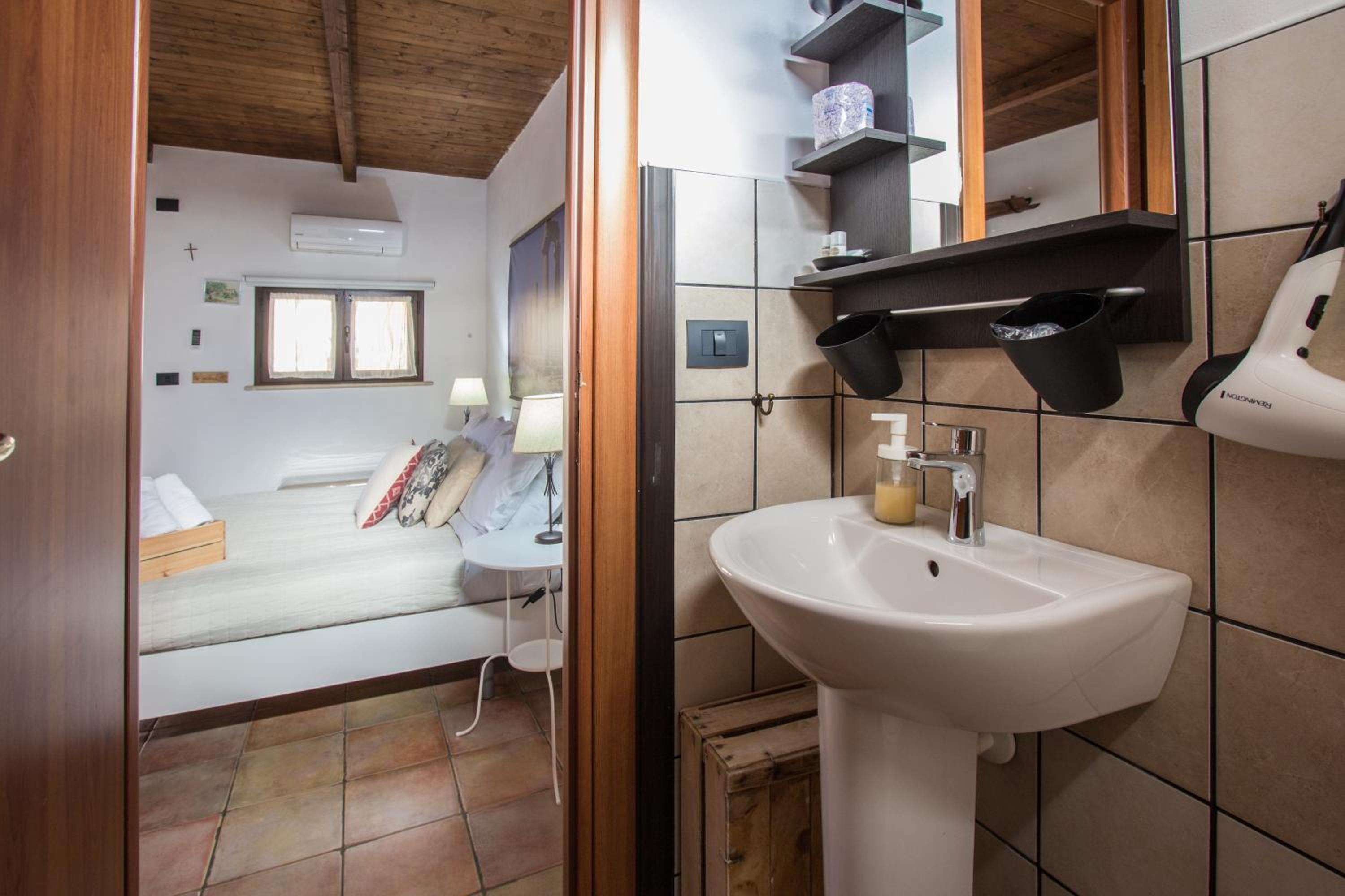 Double Room with Terrace - Photo 2