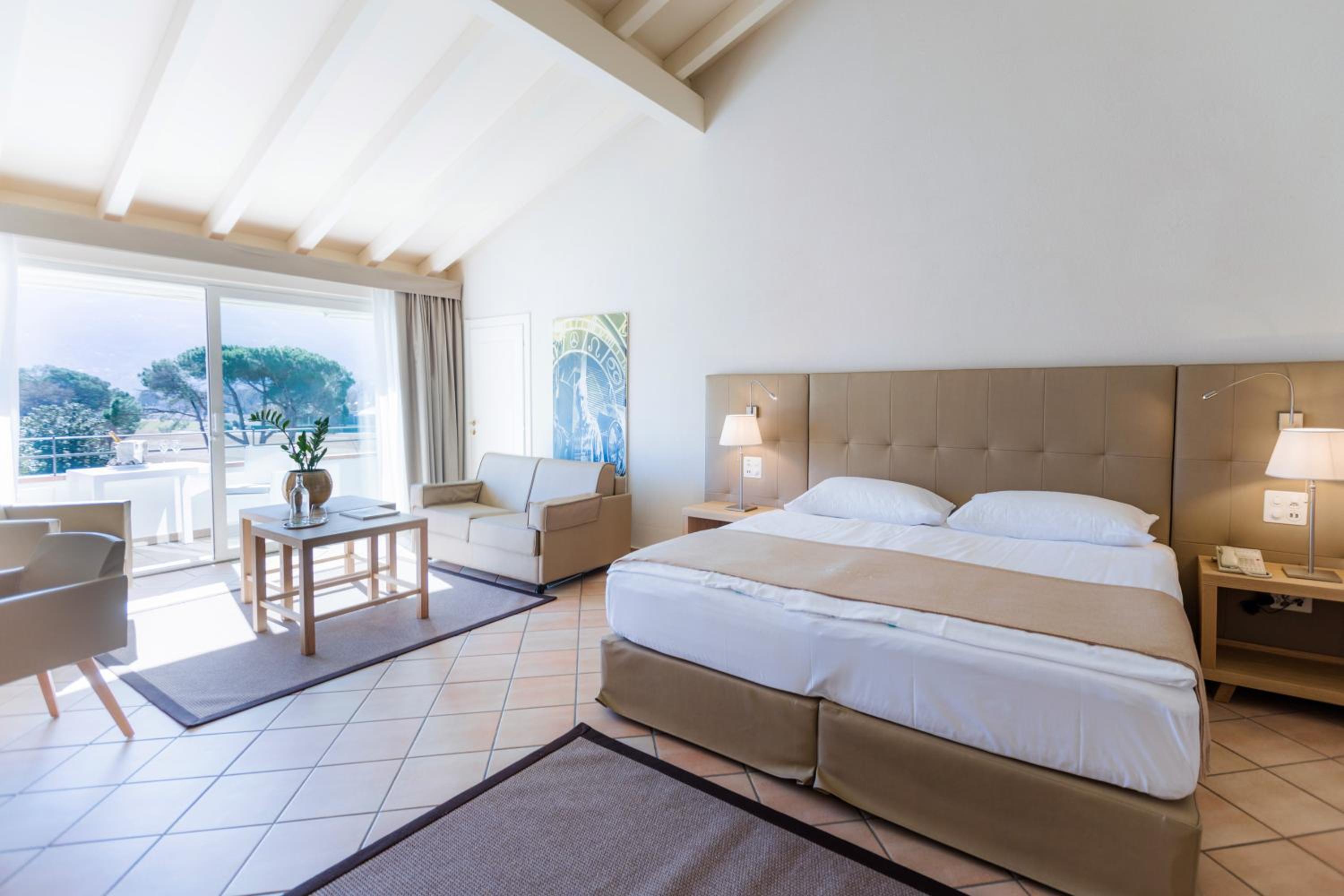 Junior Suite with Balcony and Spa Access - Photo 11
