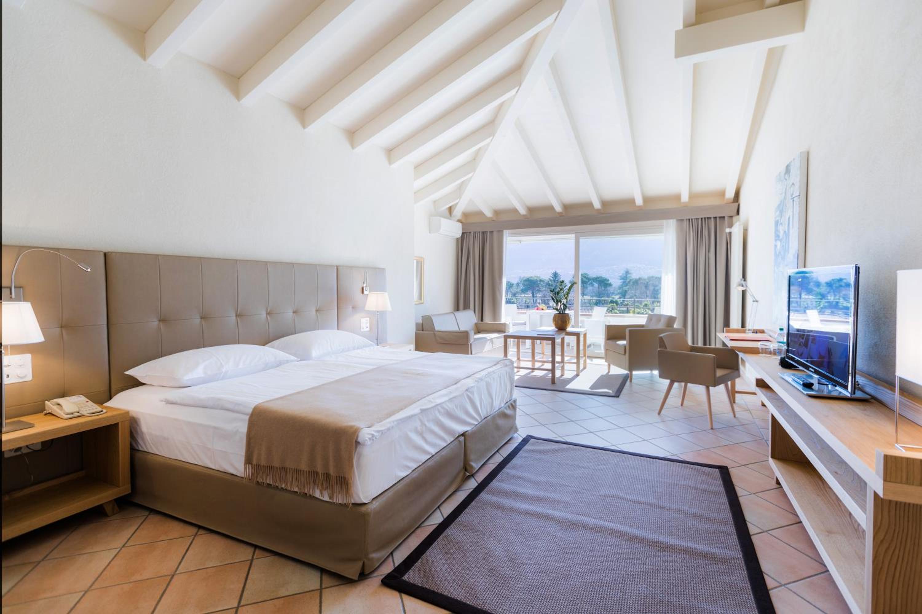 Junior Suite with Balcony and Spa Access - Photo 2