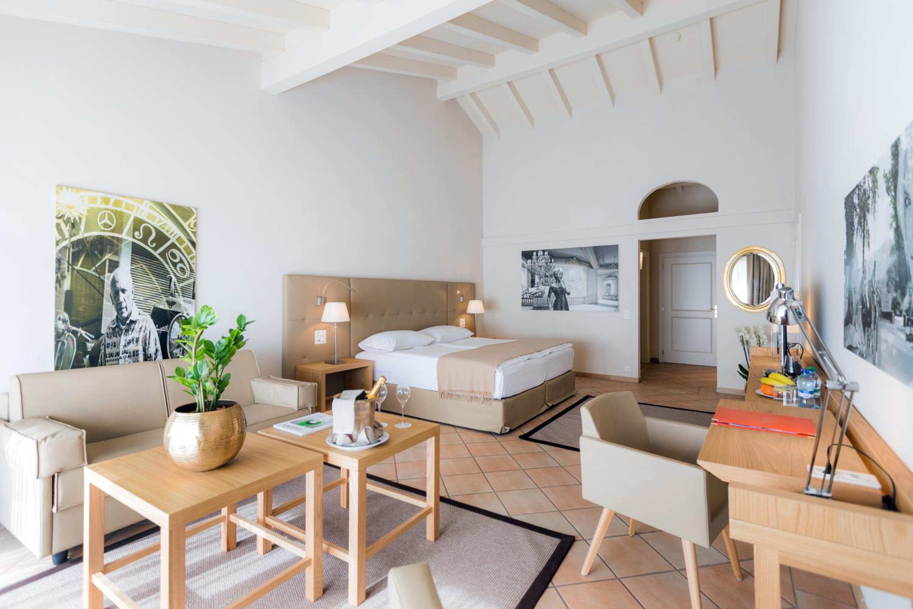 Junior Suite with Balcony and Spa Access - Photo 9