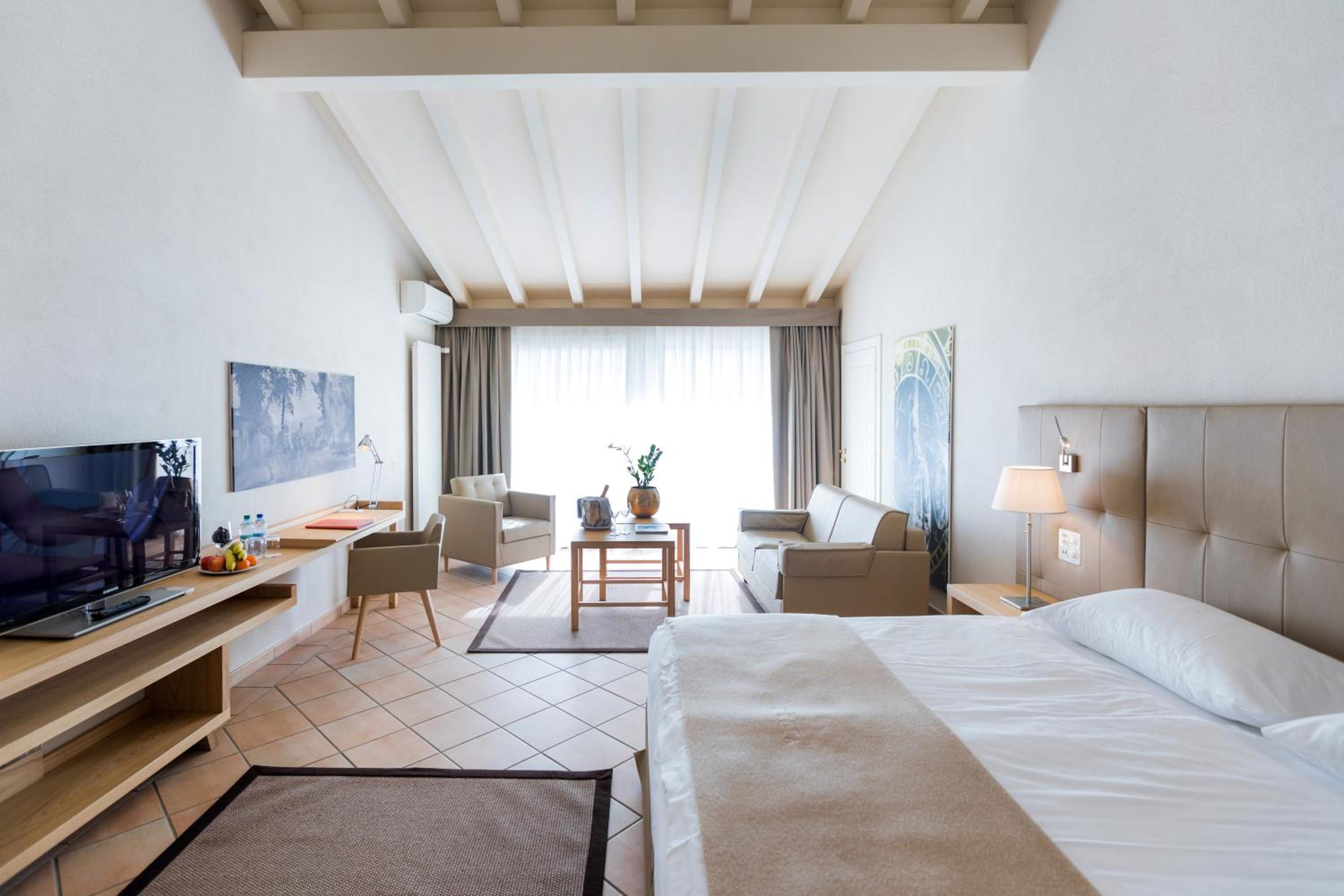 Junior Suite with Balcony and Spa Access - Photo 22