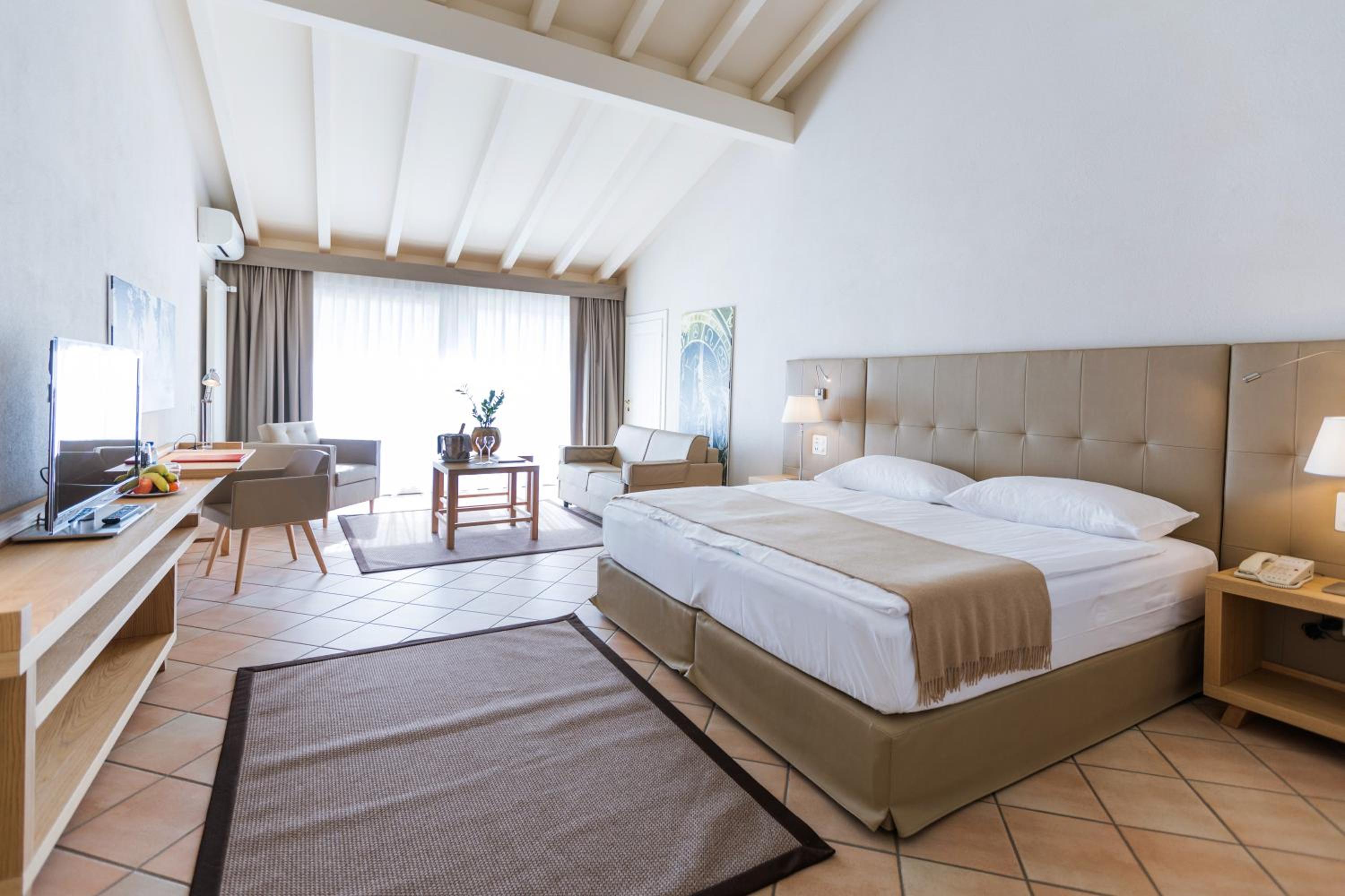 Junior Suite with Balcony and Spa Access - Photo 4