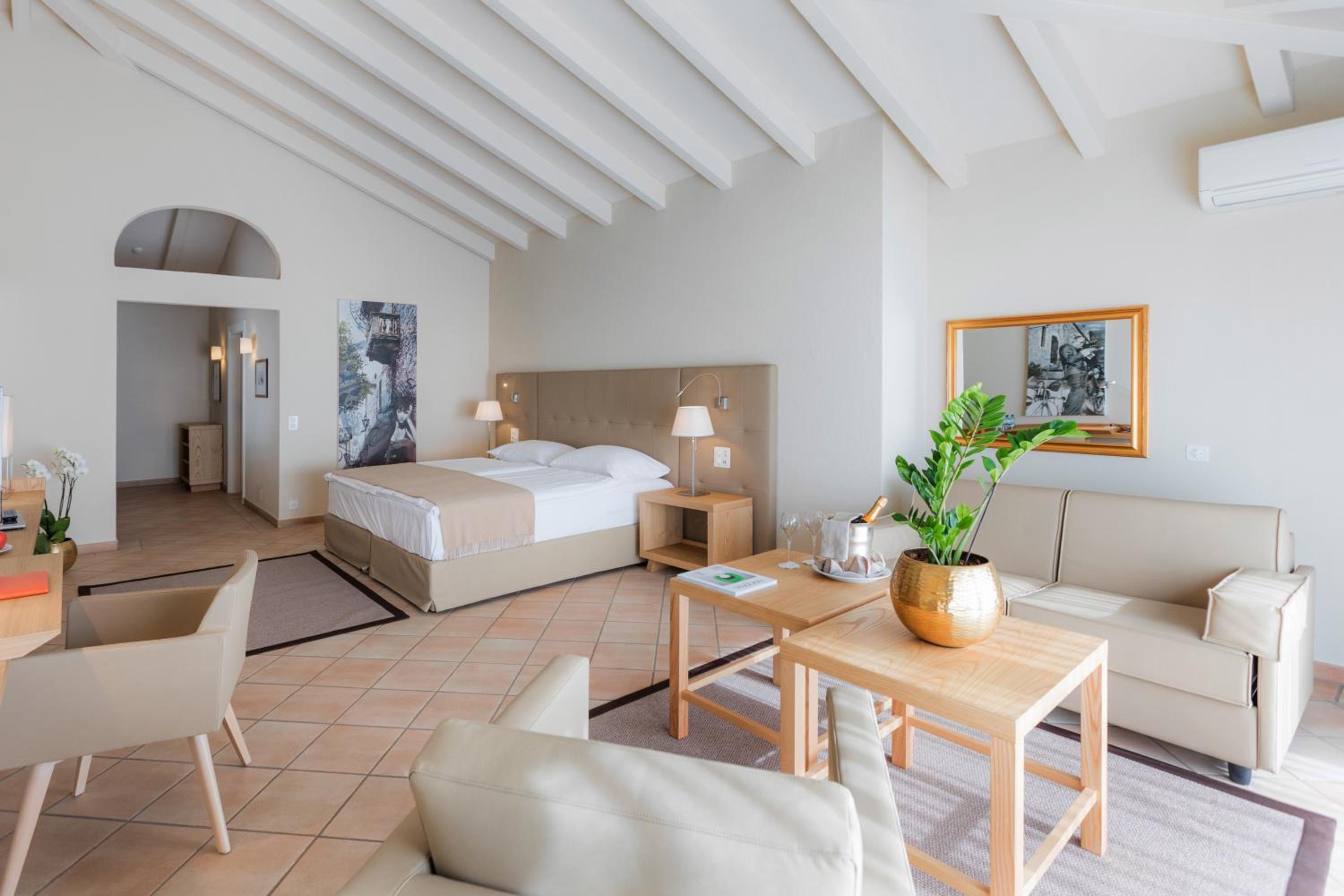 Junior Suite with Balcony and Spa Access - Photo 21