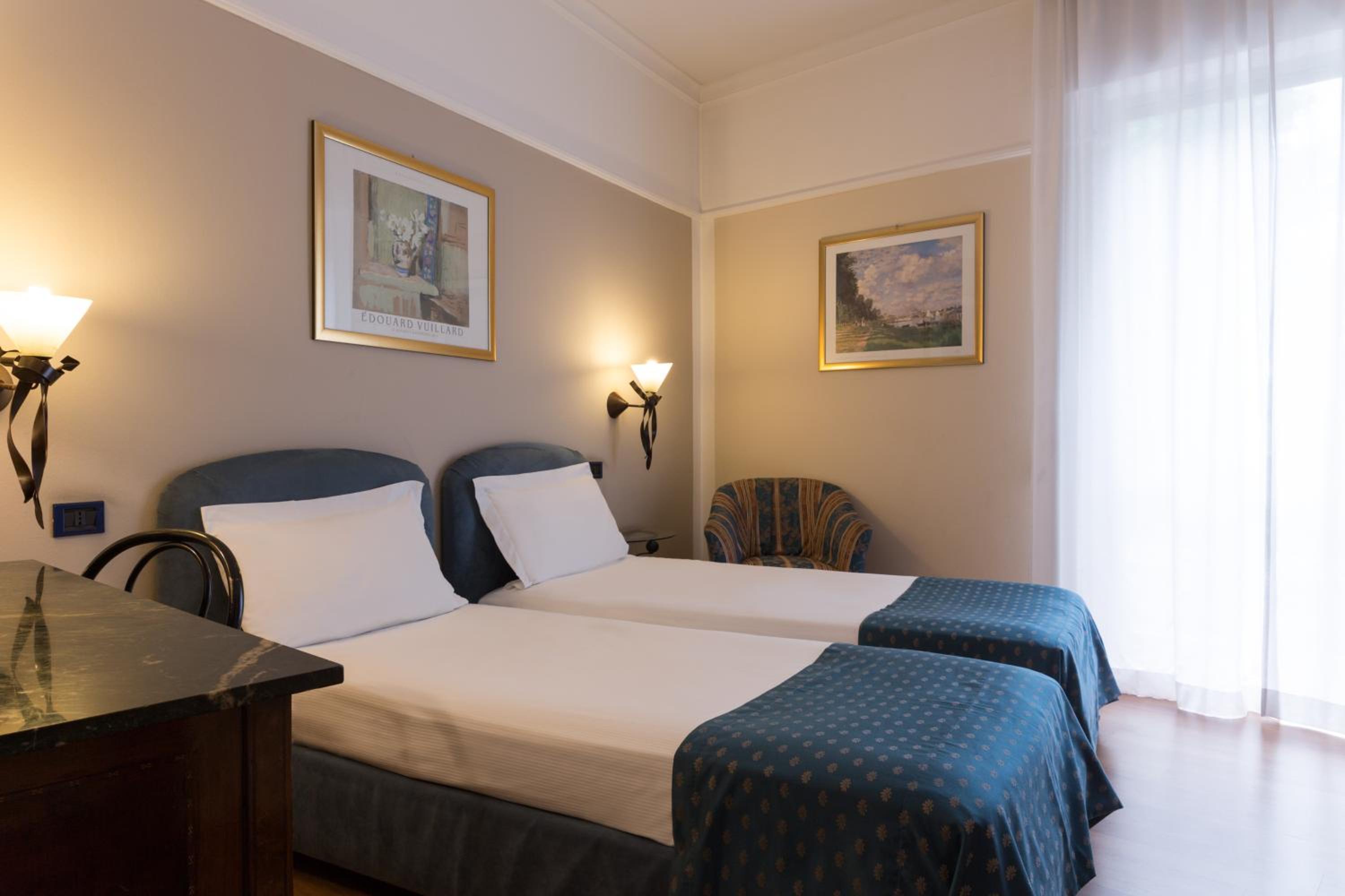 Double or Twin Room - Photo 5