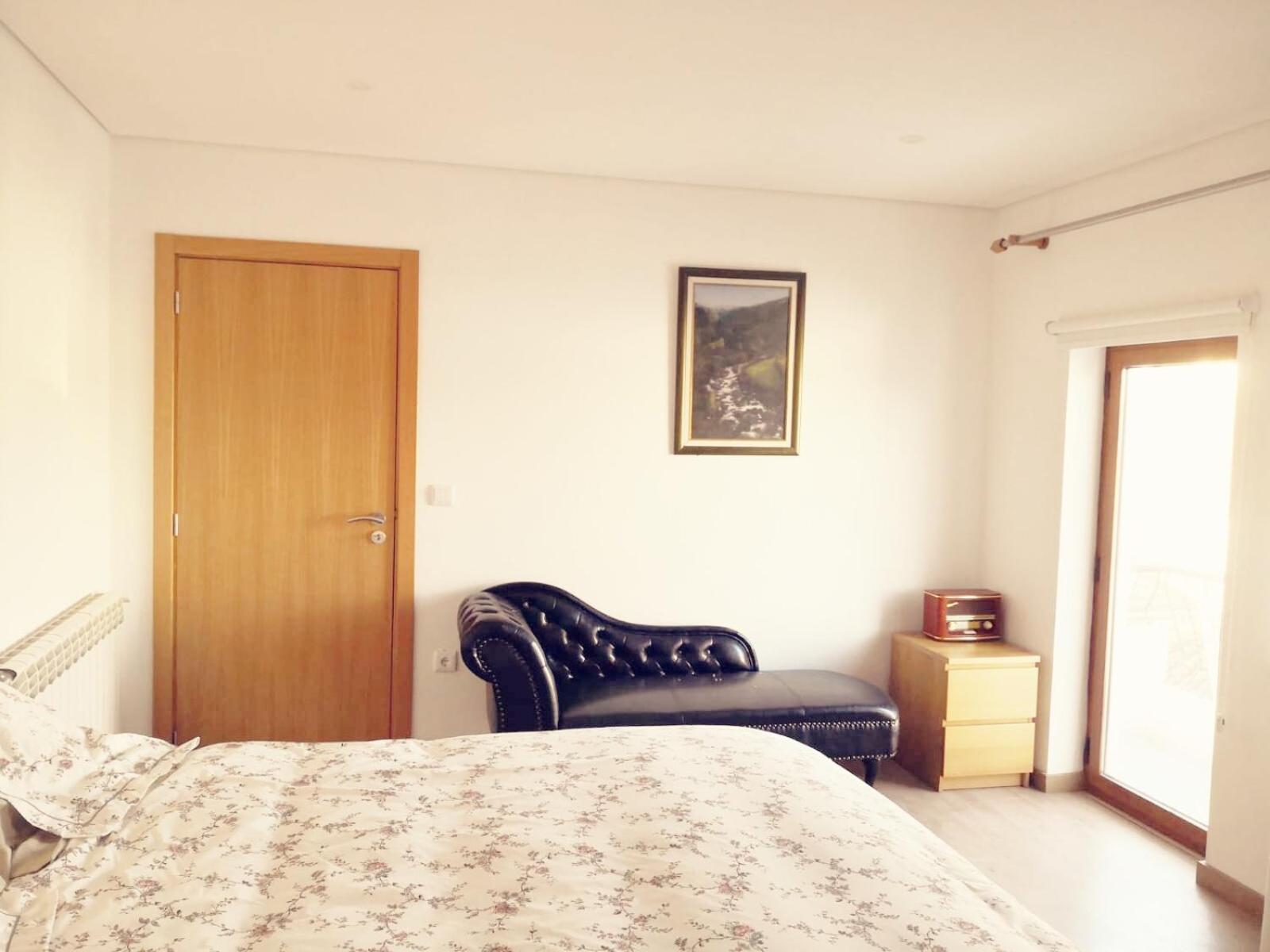 Queen Room with Balcony - Photo 14