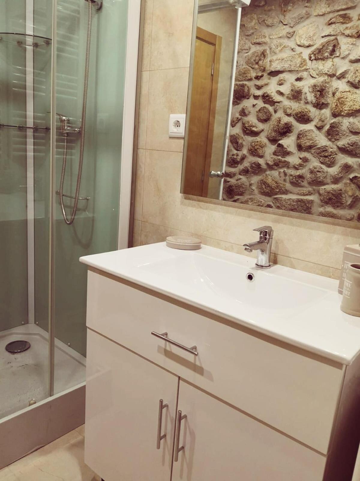 Suite with City View - Photo 14