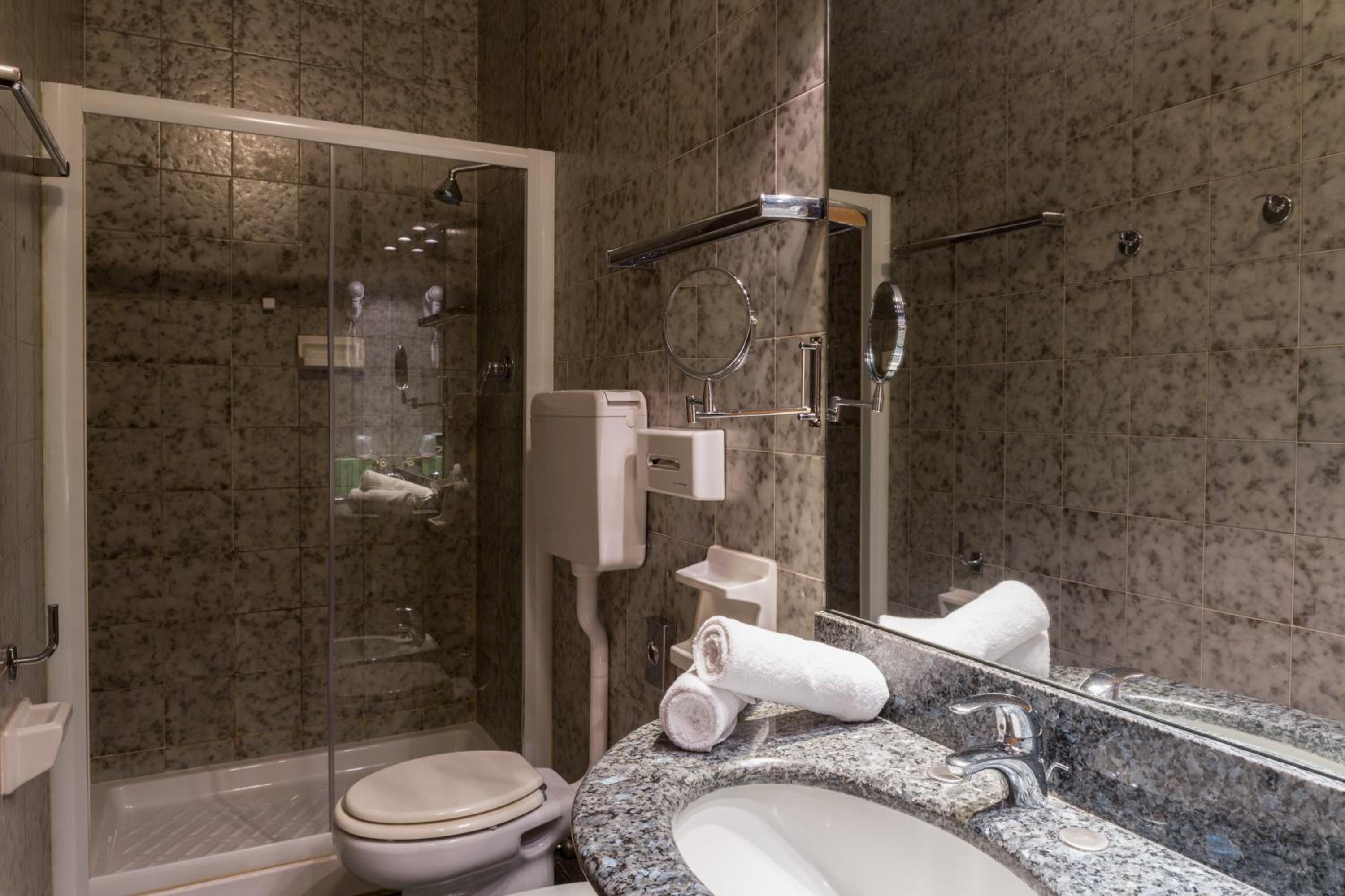 Double or Twin Room - Photo 6