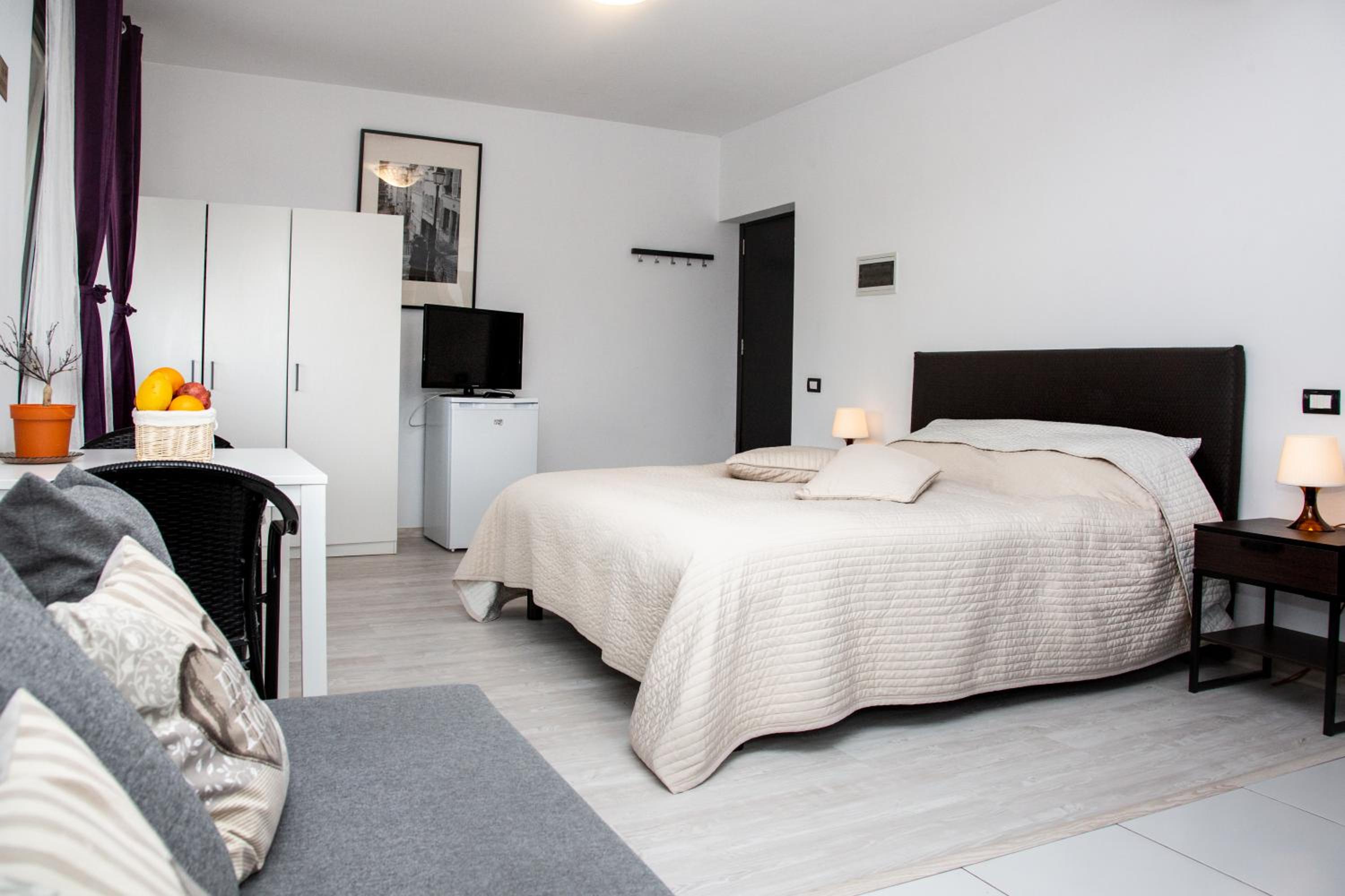 Studio Apartment photo 1