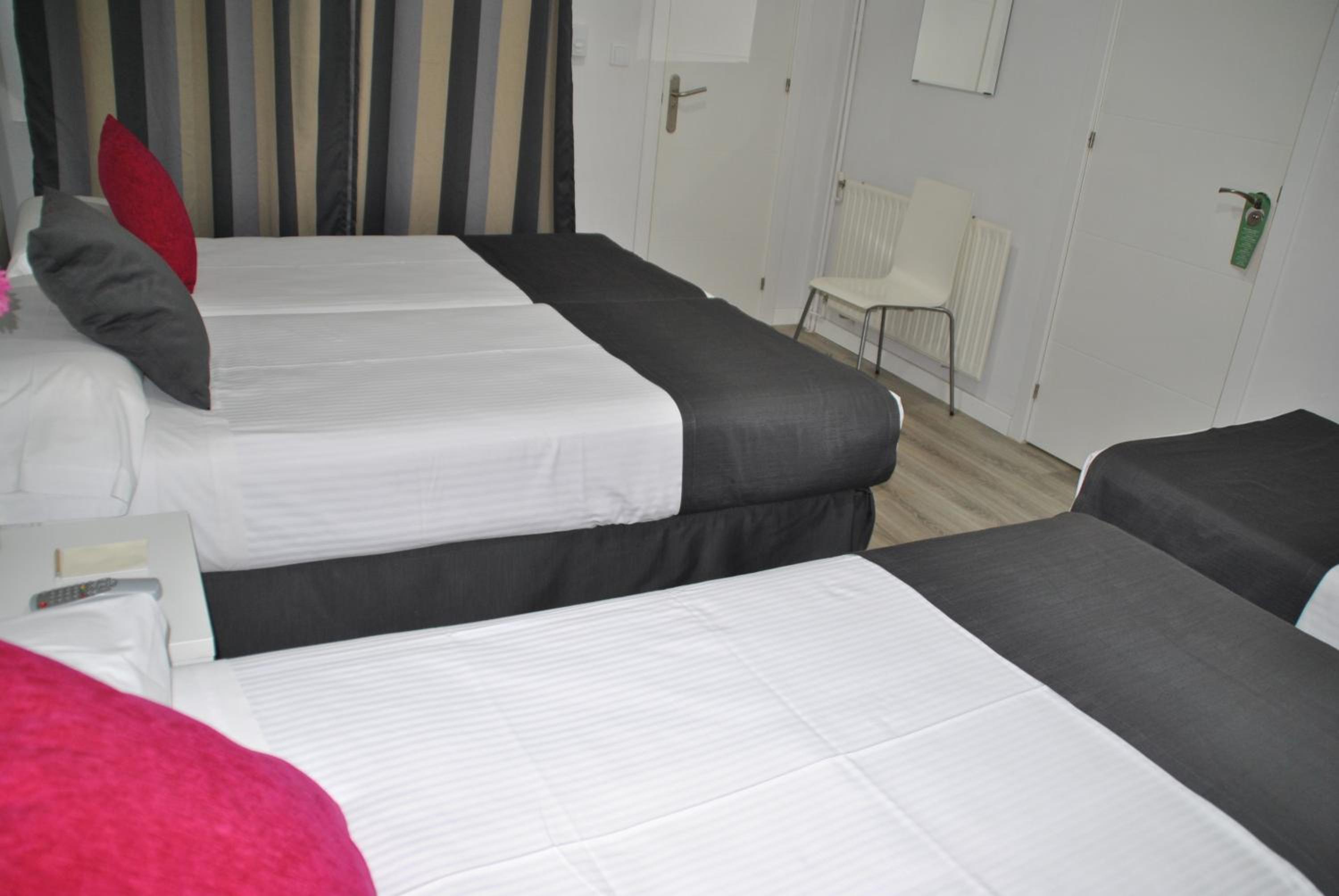 Triple Room with Extra Bed photo 3