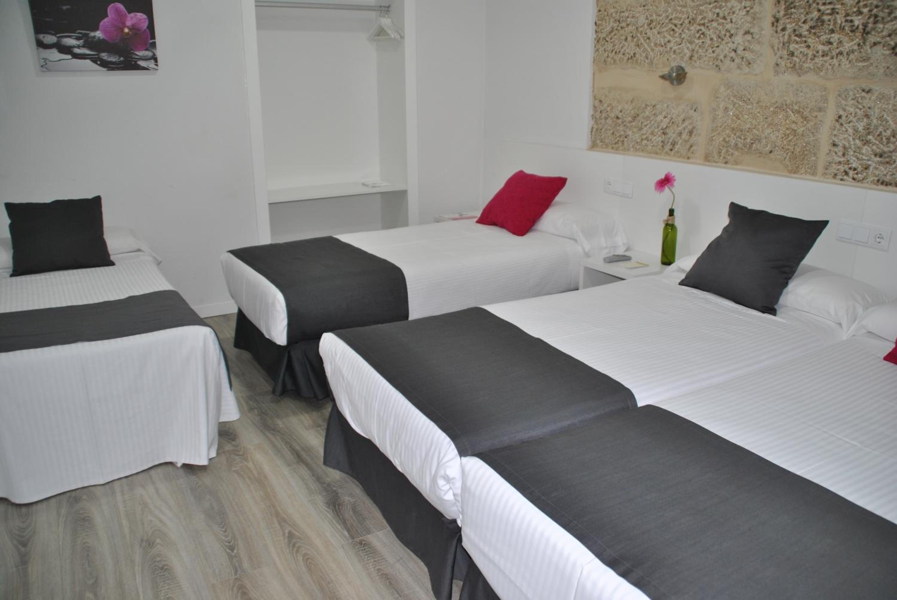 Triple Room with Extra Bed photo 2