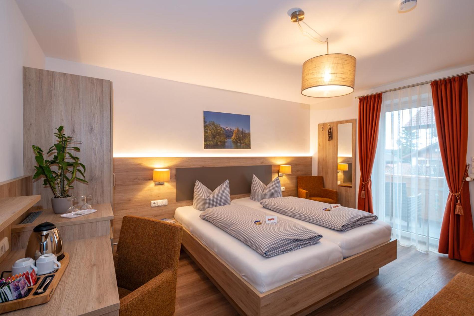 Double Room with Balcony - Photo 28