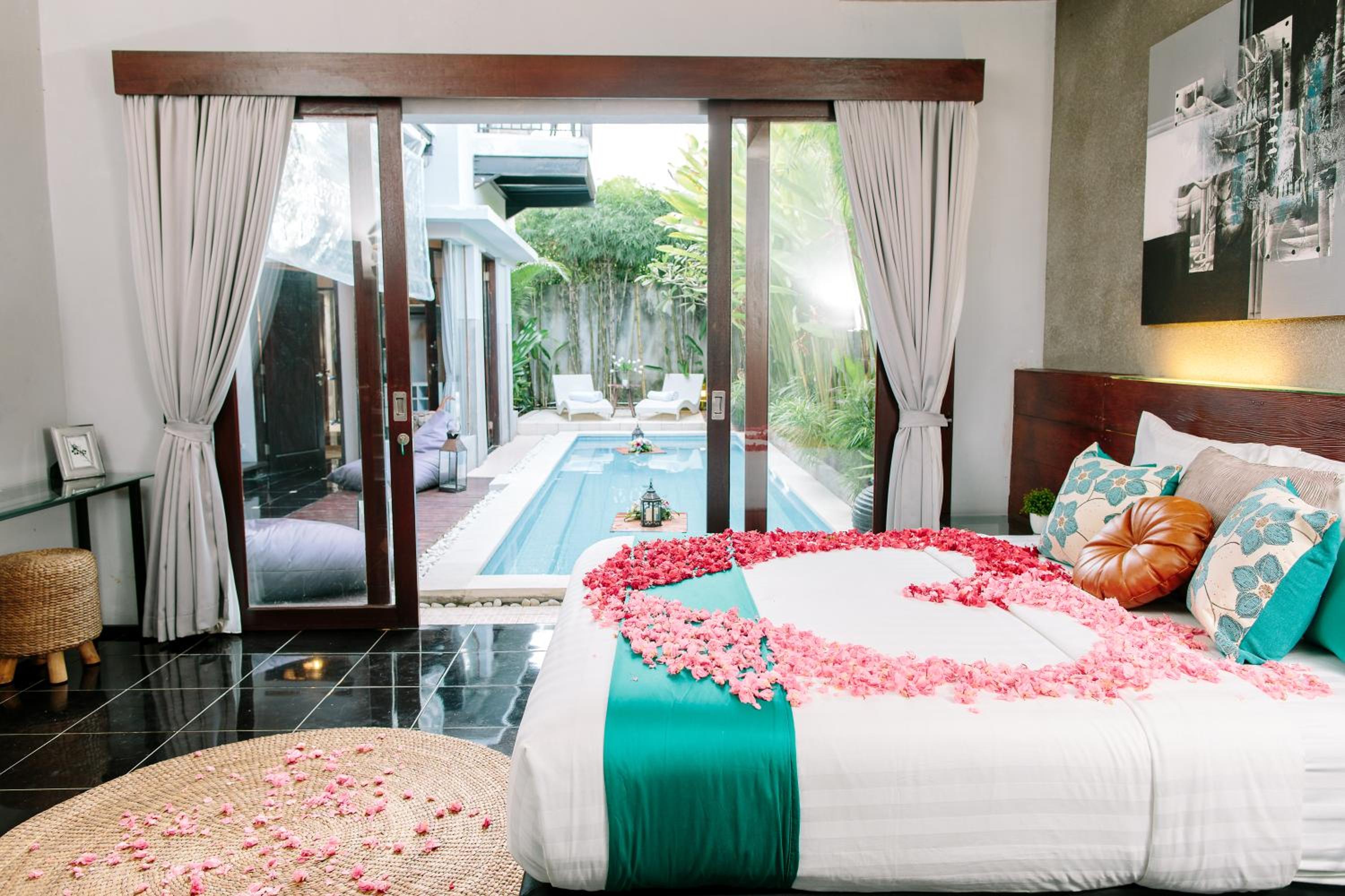 Three-Bedroom Villa - Photo 45