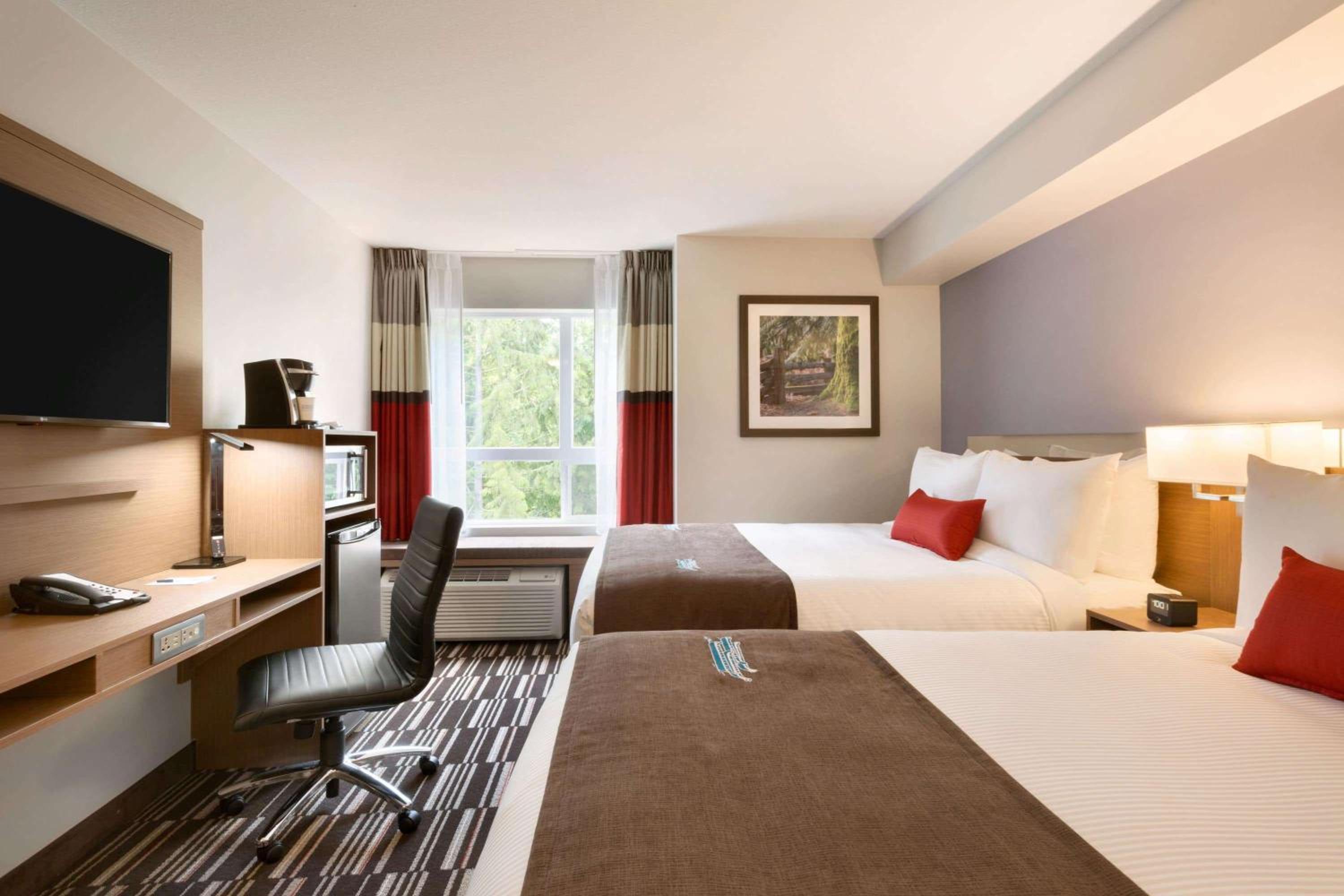 2 Queen Beds, Suite, Kitchenette, Non-Smoking photo 2