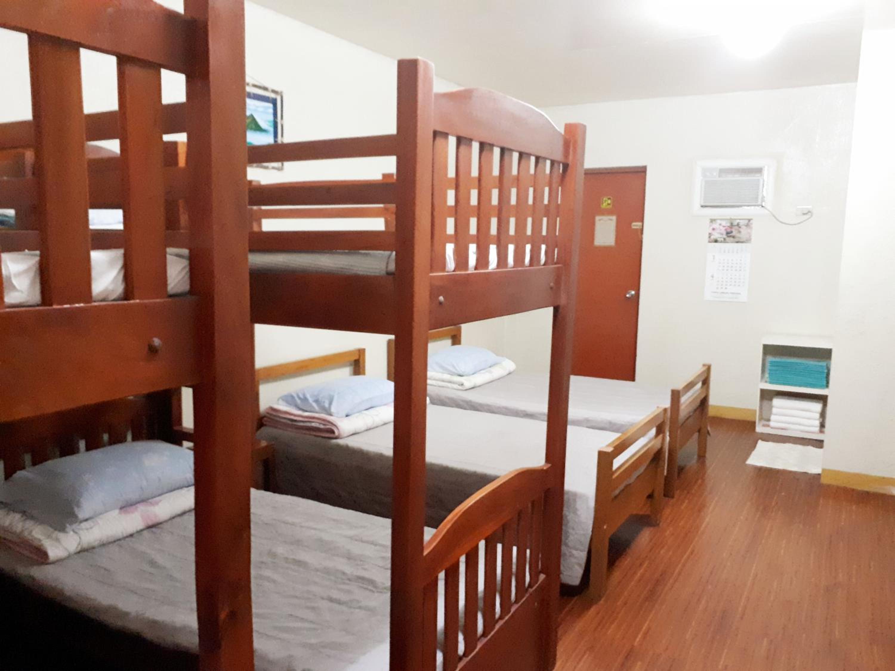 Economy Quadruple Room - Photo 2