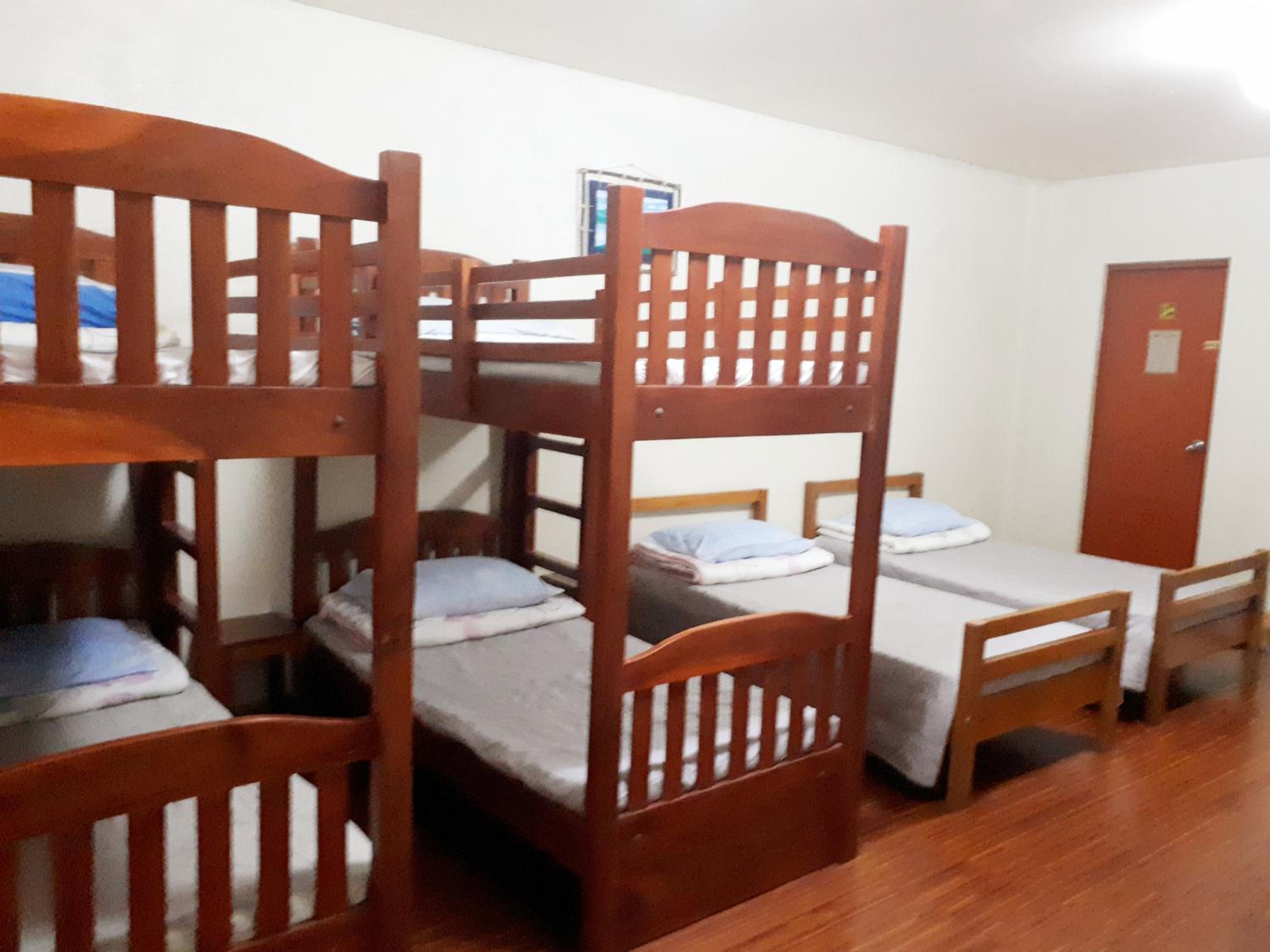 Economy Quadruple Room - Photo 1