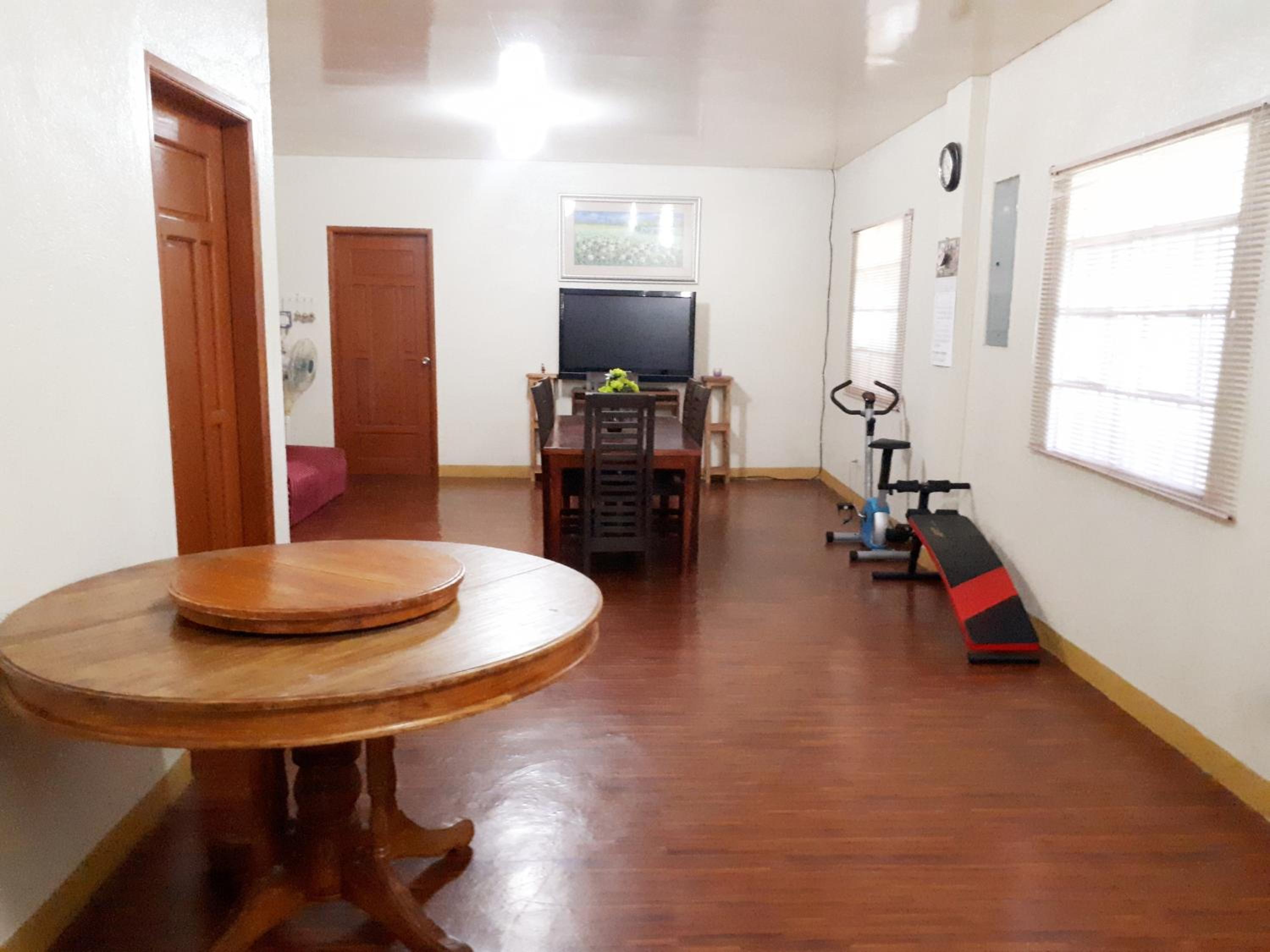 Family Room - Photo 2