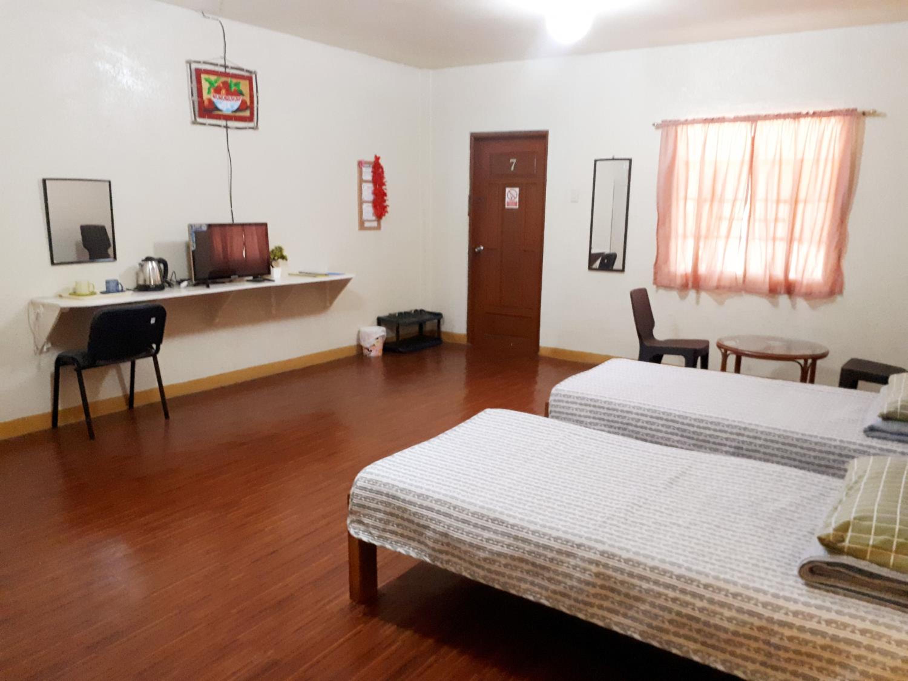 Twin Room - Photo 9