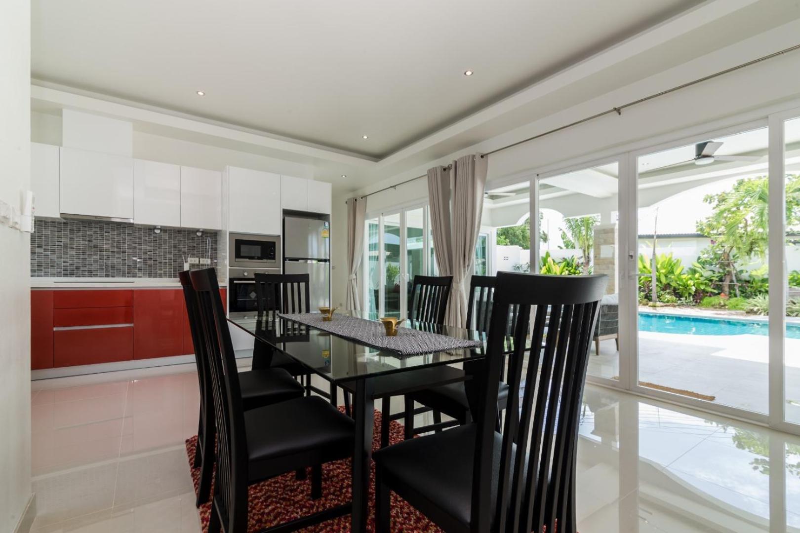 Three-Bedroom Villa photo 2