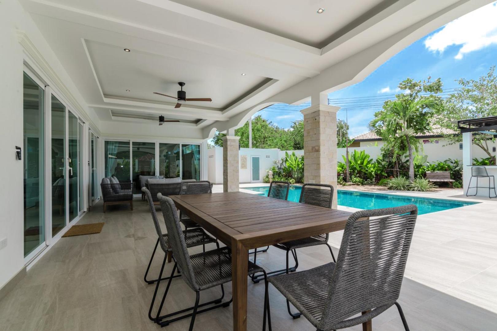 Three-Bedroom Villa photo 2