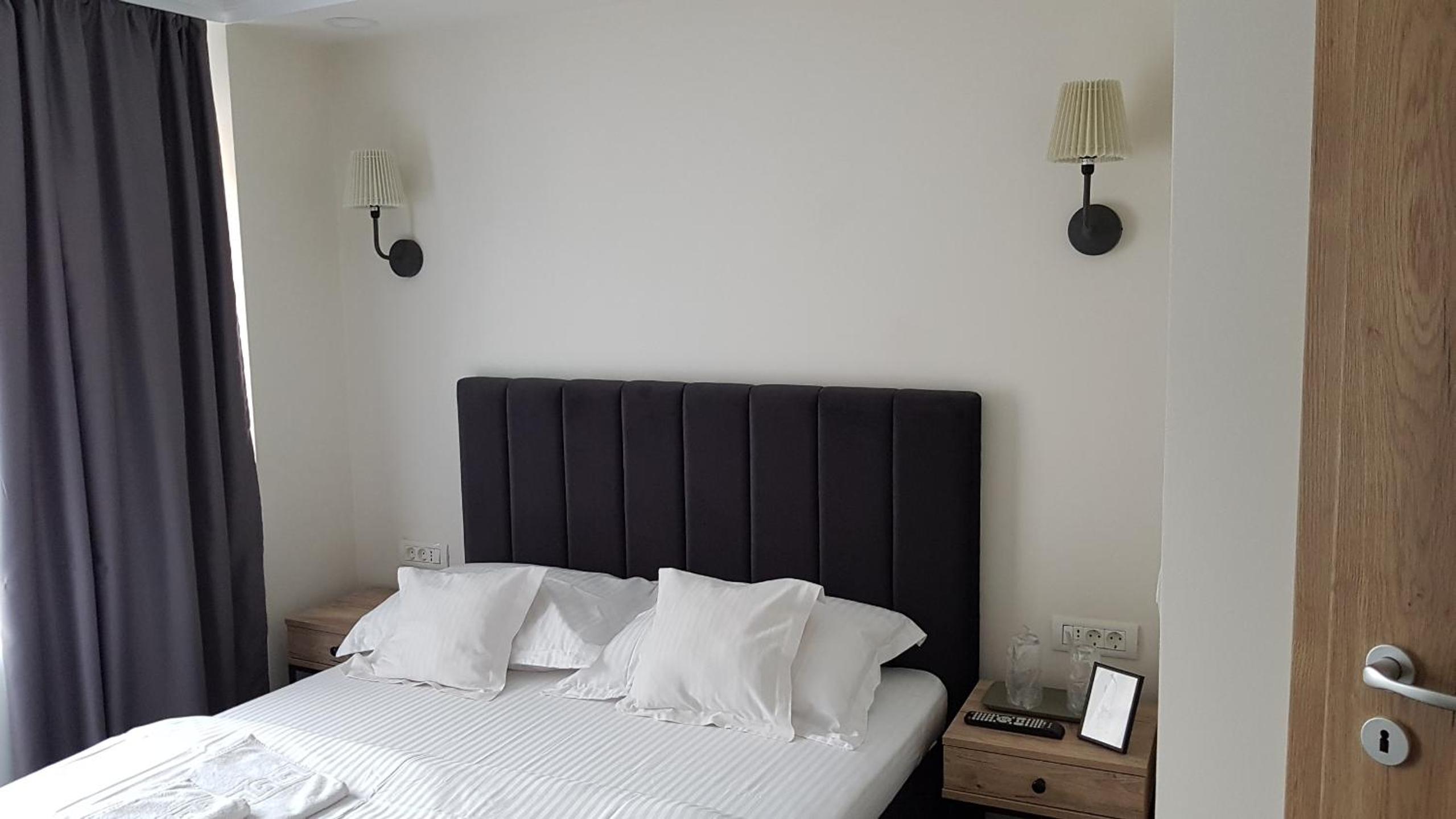 Double Room - Photo 9