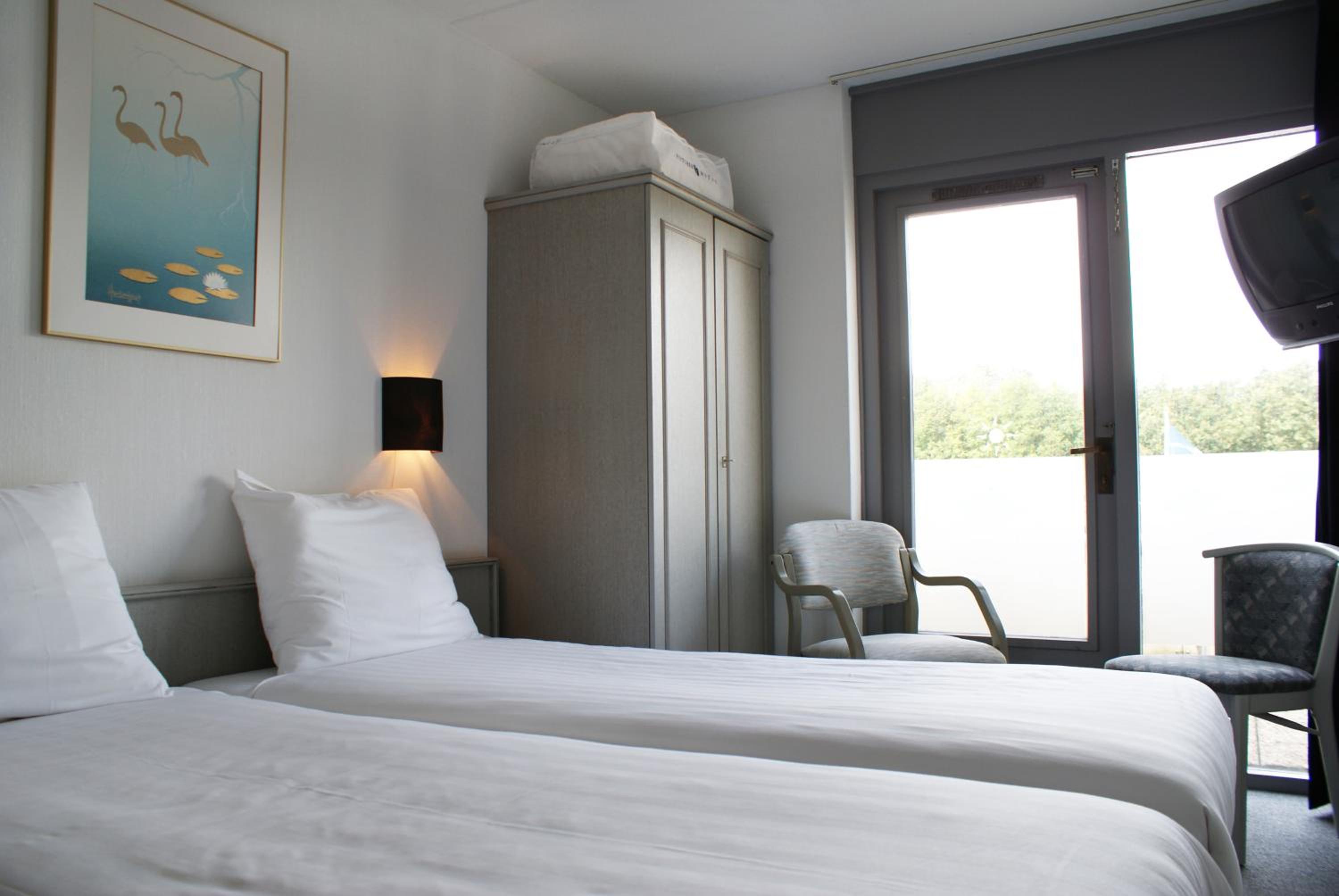 Standard Double Room with Balcony - Photo 2