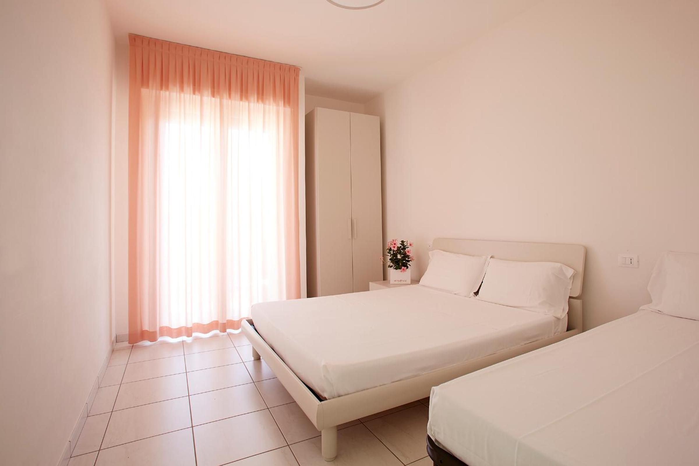 Superior One-Bedroom Apartment (5 Adults)
