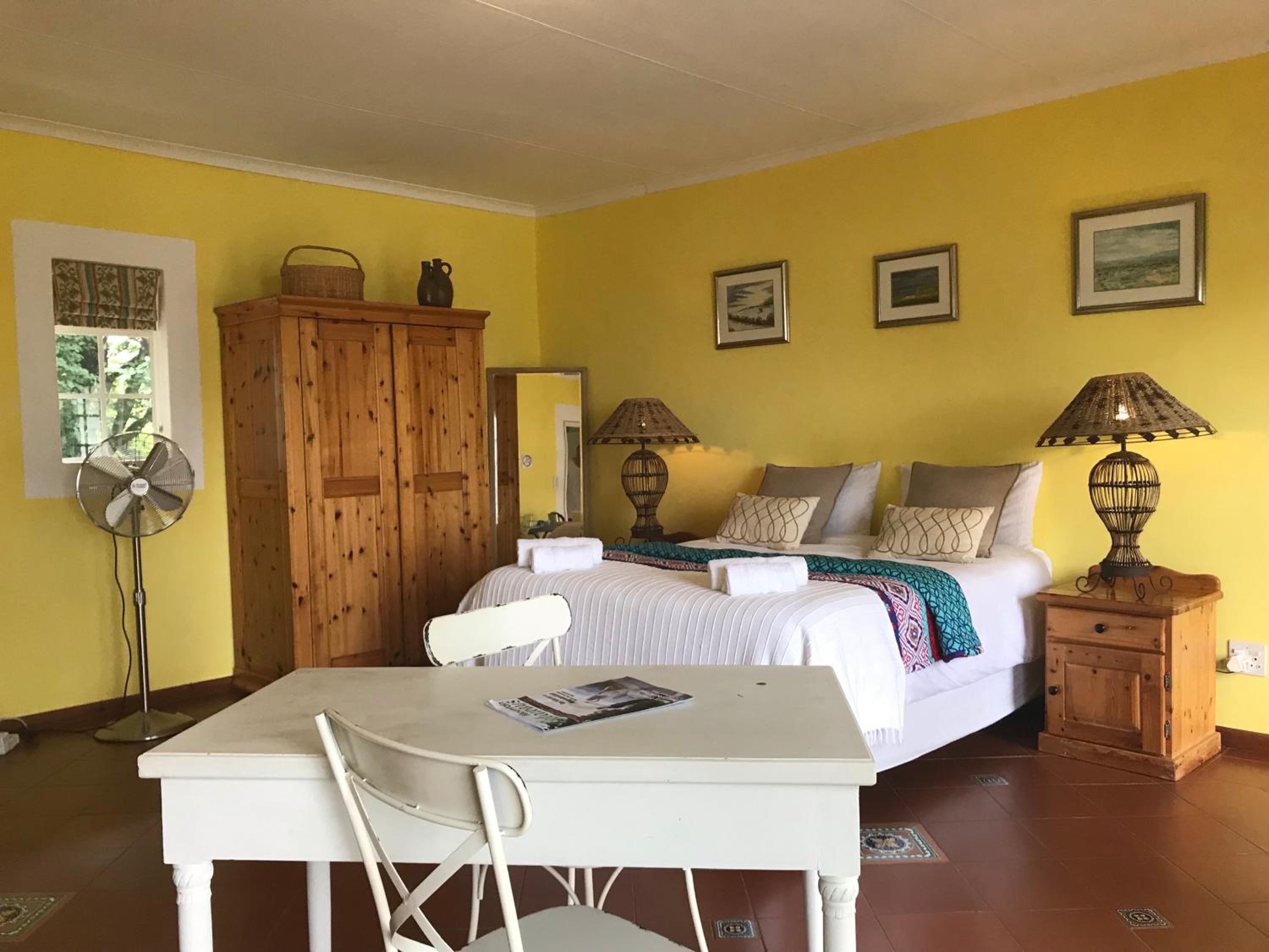 Queen Room with Pool View - Photo 2