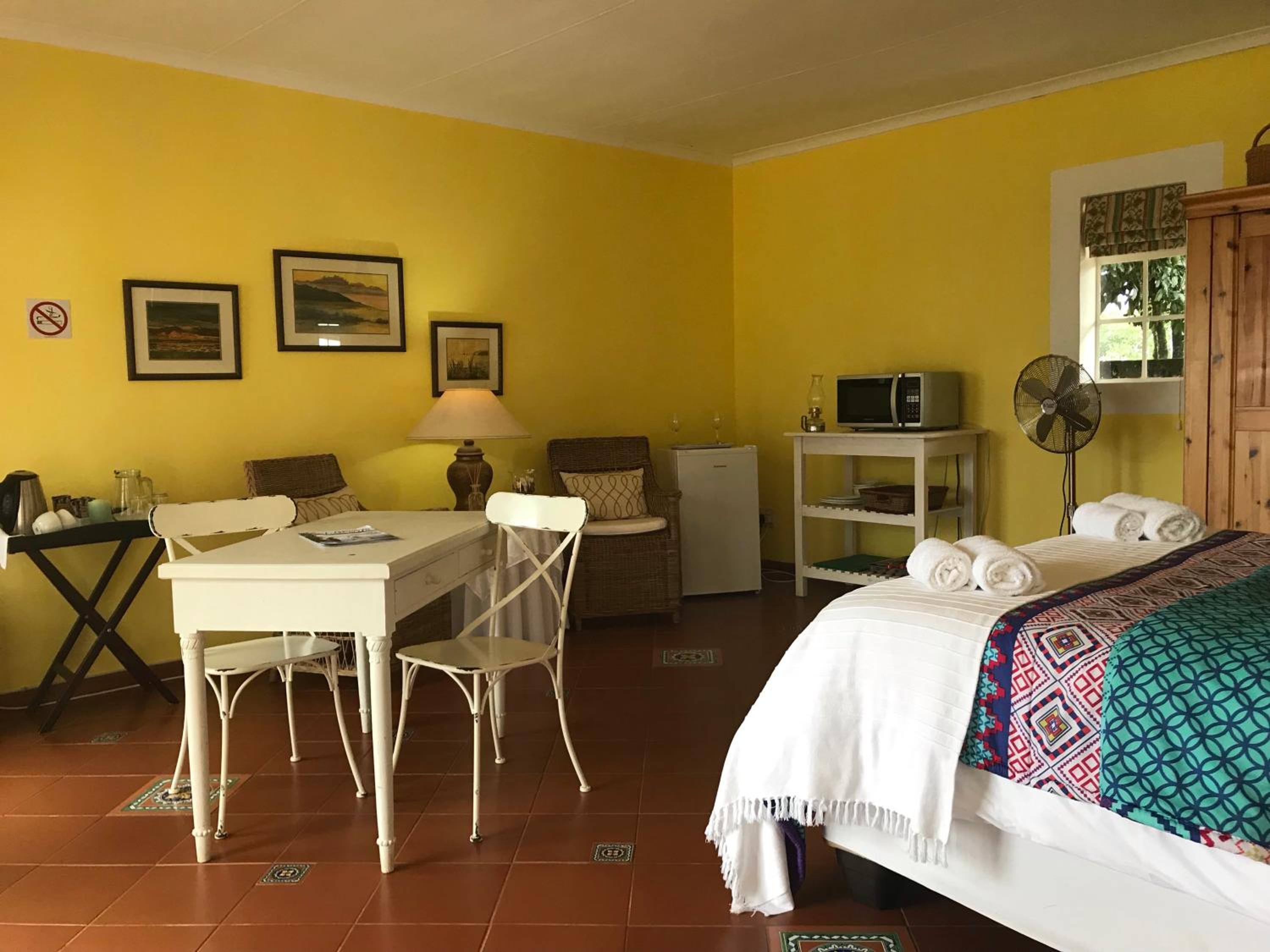 Queen Room with Pool View - Photo 1