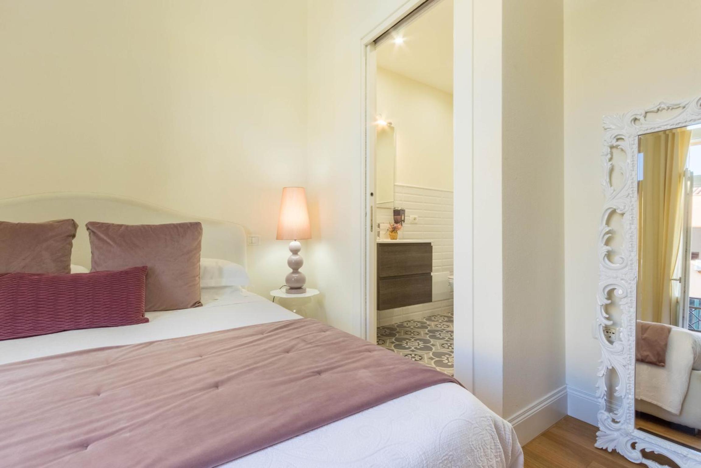 Deluxe Double Room with Balcony - Photo 1