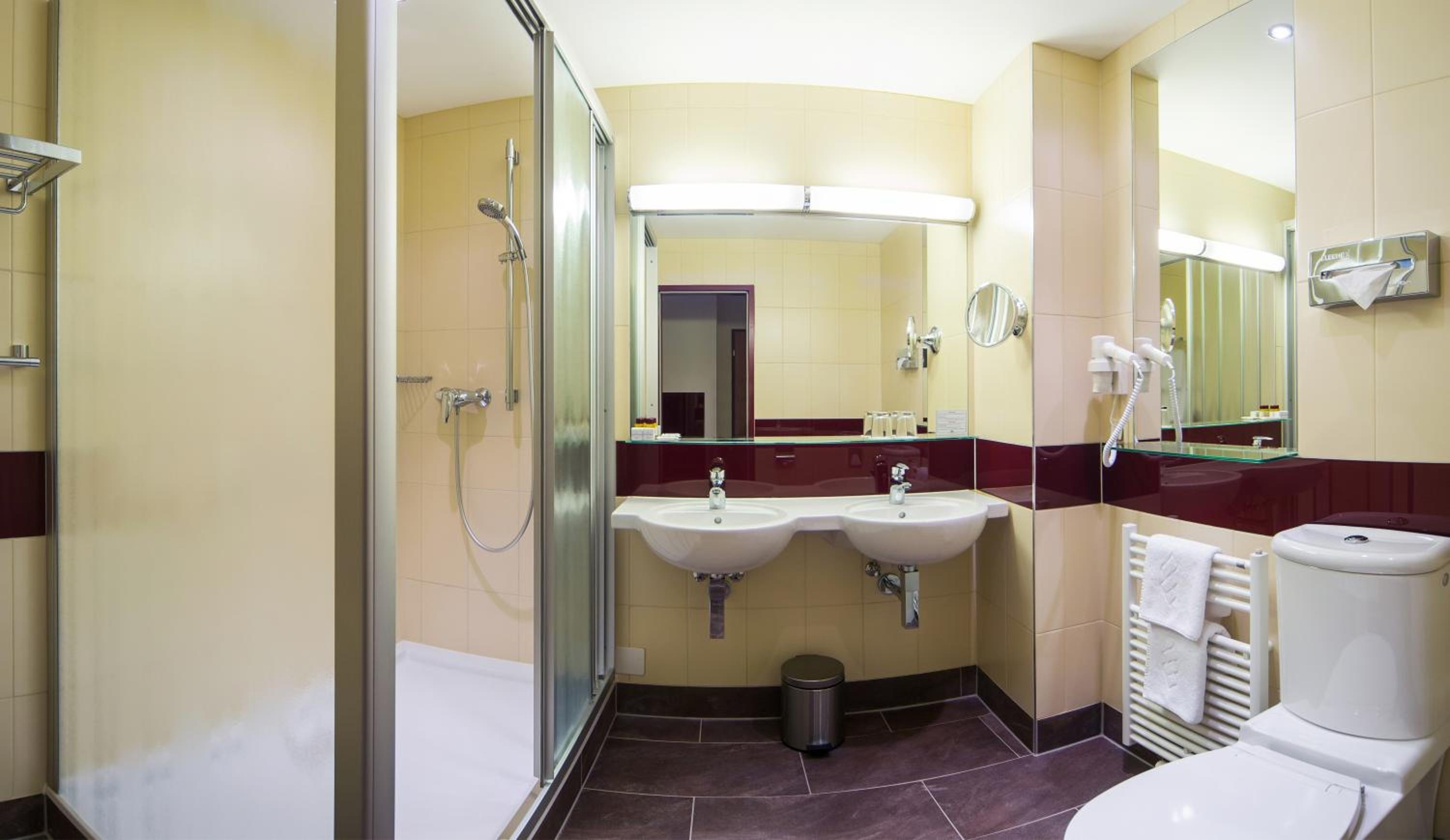 Quadruple Room SMART street view photo 3