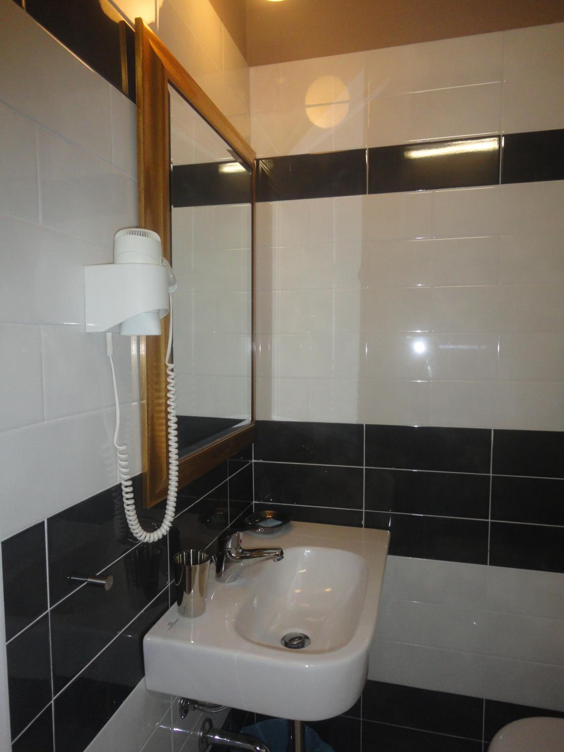 Double Room with Balcony and Side Sea View photo 3