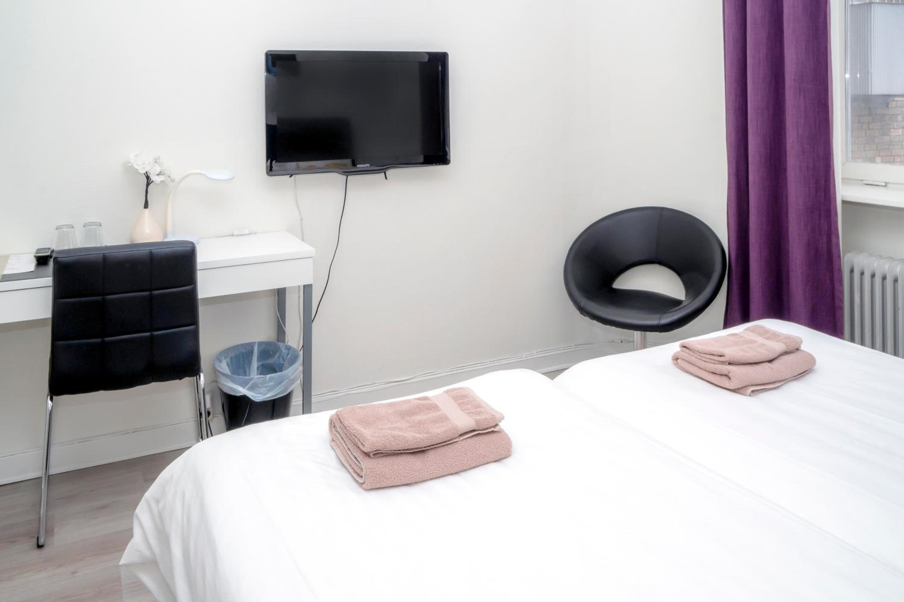Double Room - Photo 2