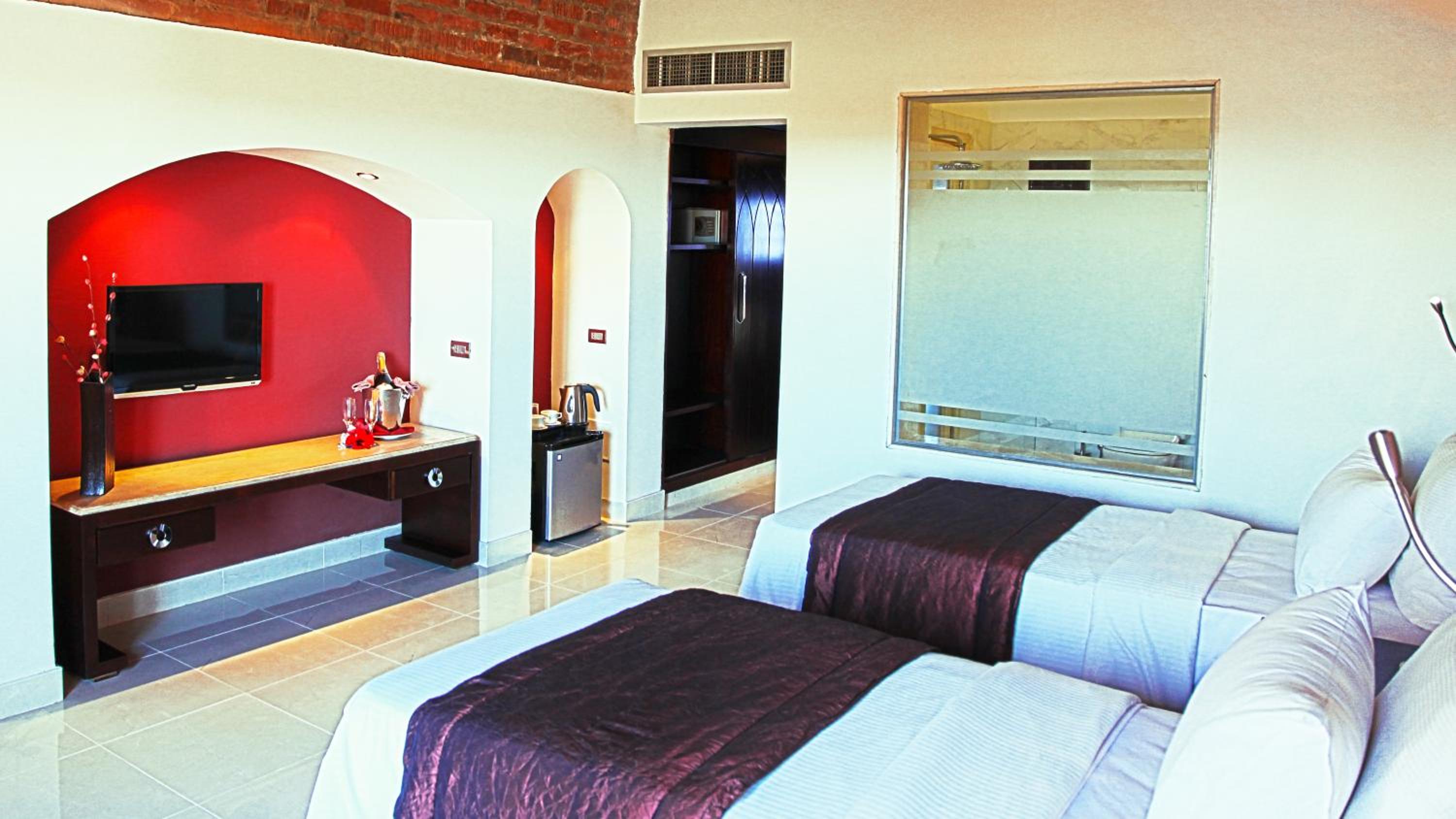 Superior Room thumbnail 6