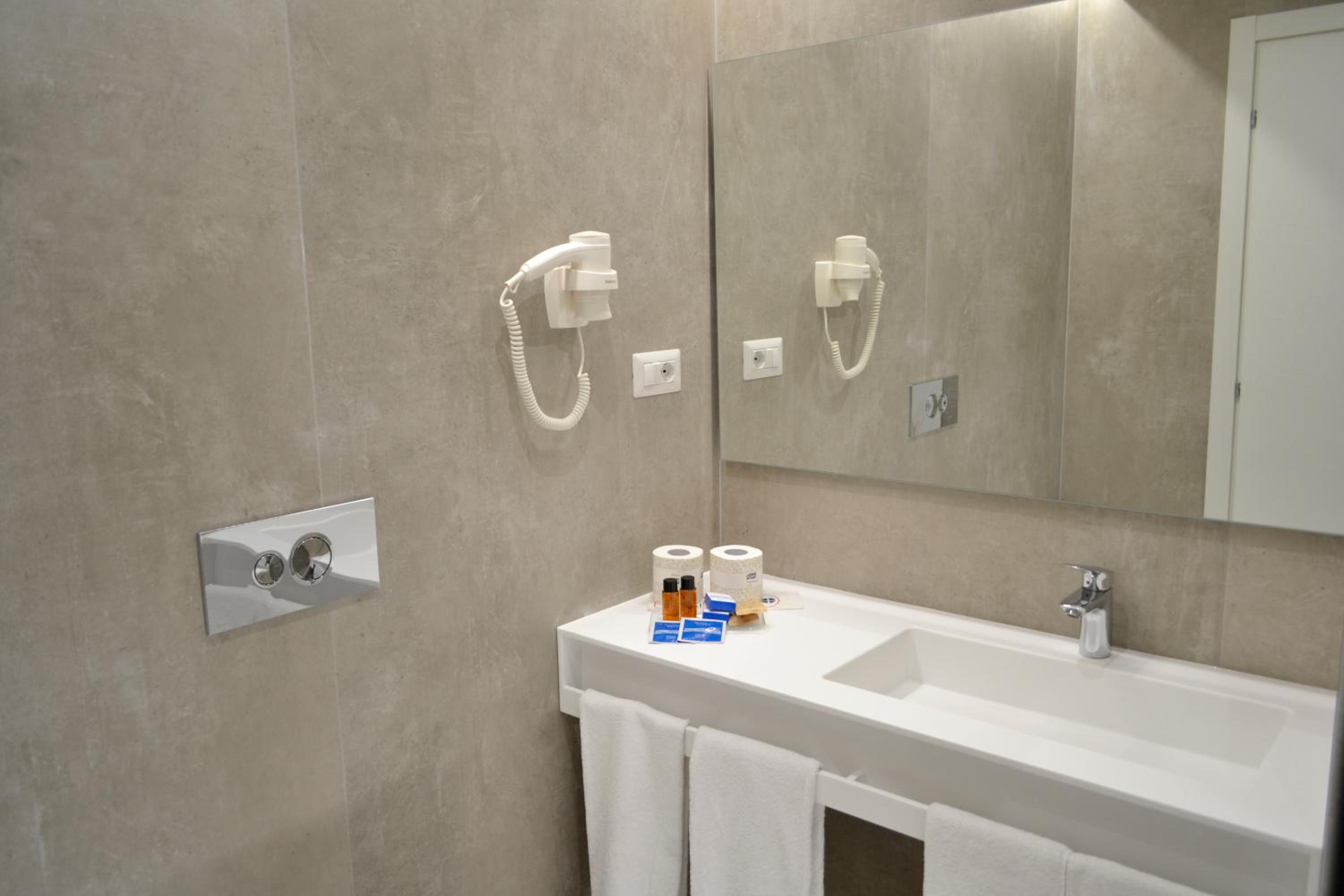 Superior Double or Twin Room with Sea View - Photo 11