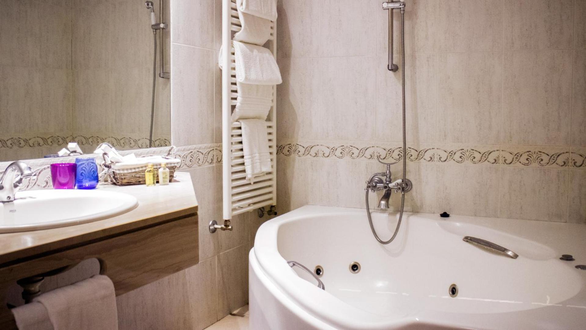 Deluxe Suite with Terrace photo 2