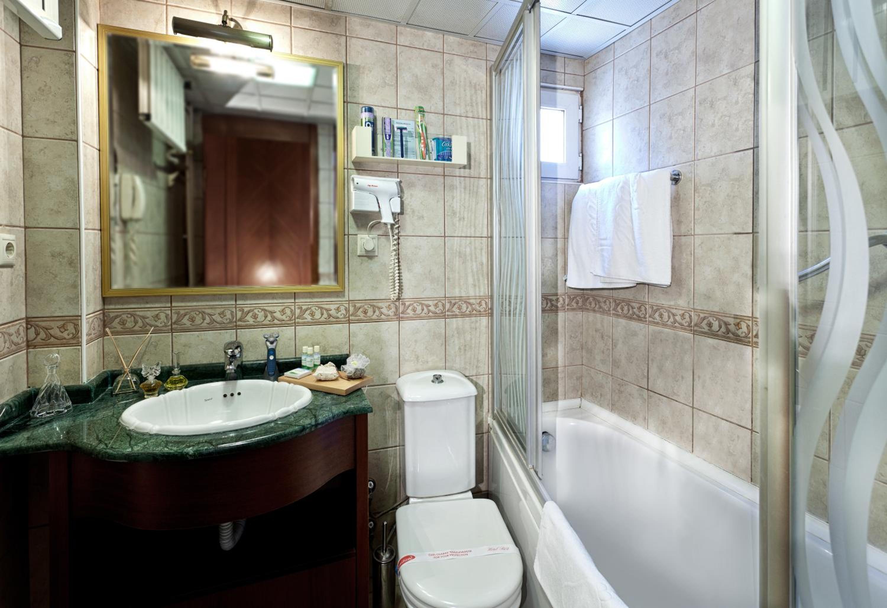 Suite - Photo 15