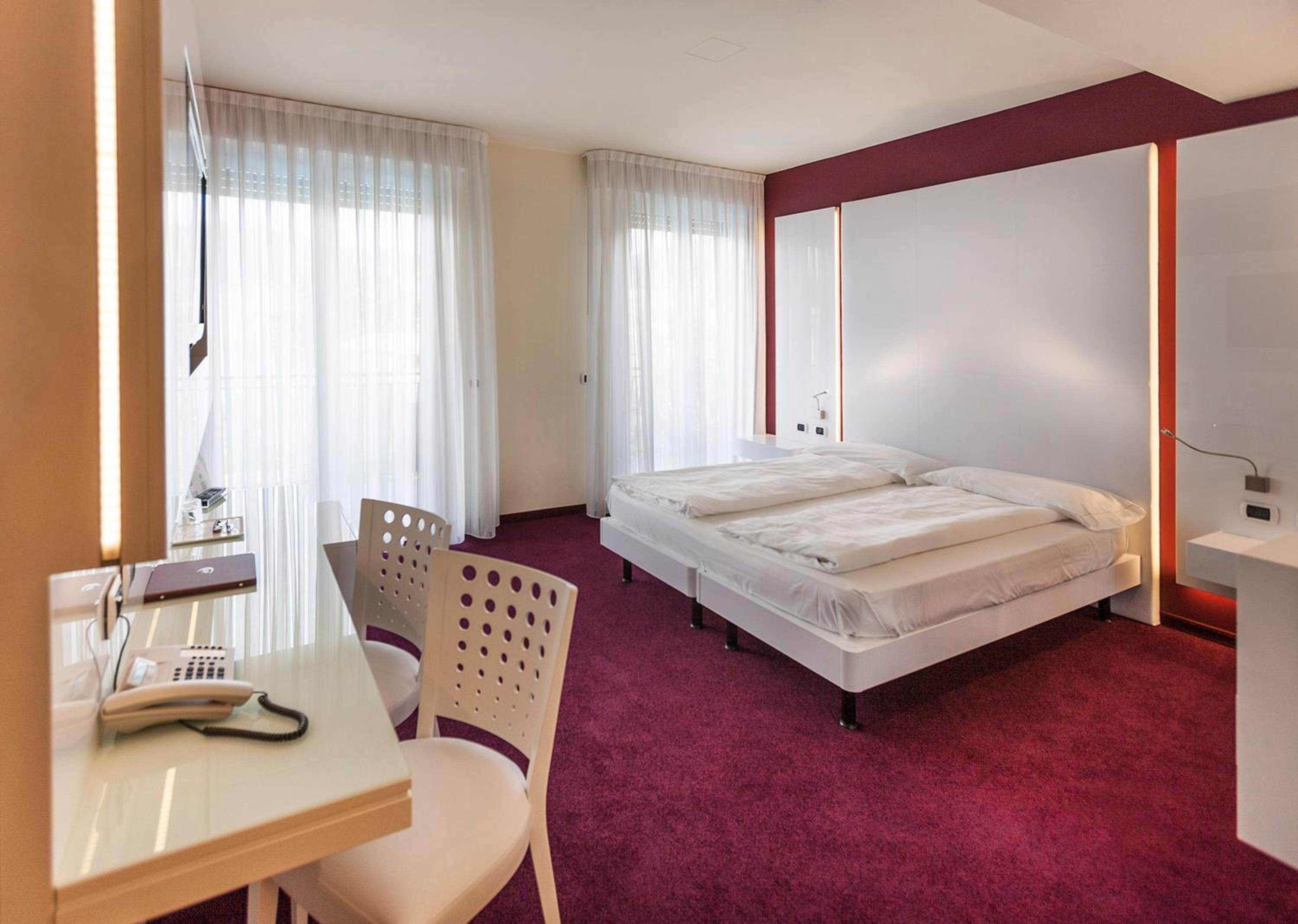 Deluxe Double Room with Lake View photo 1