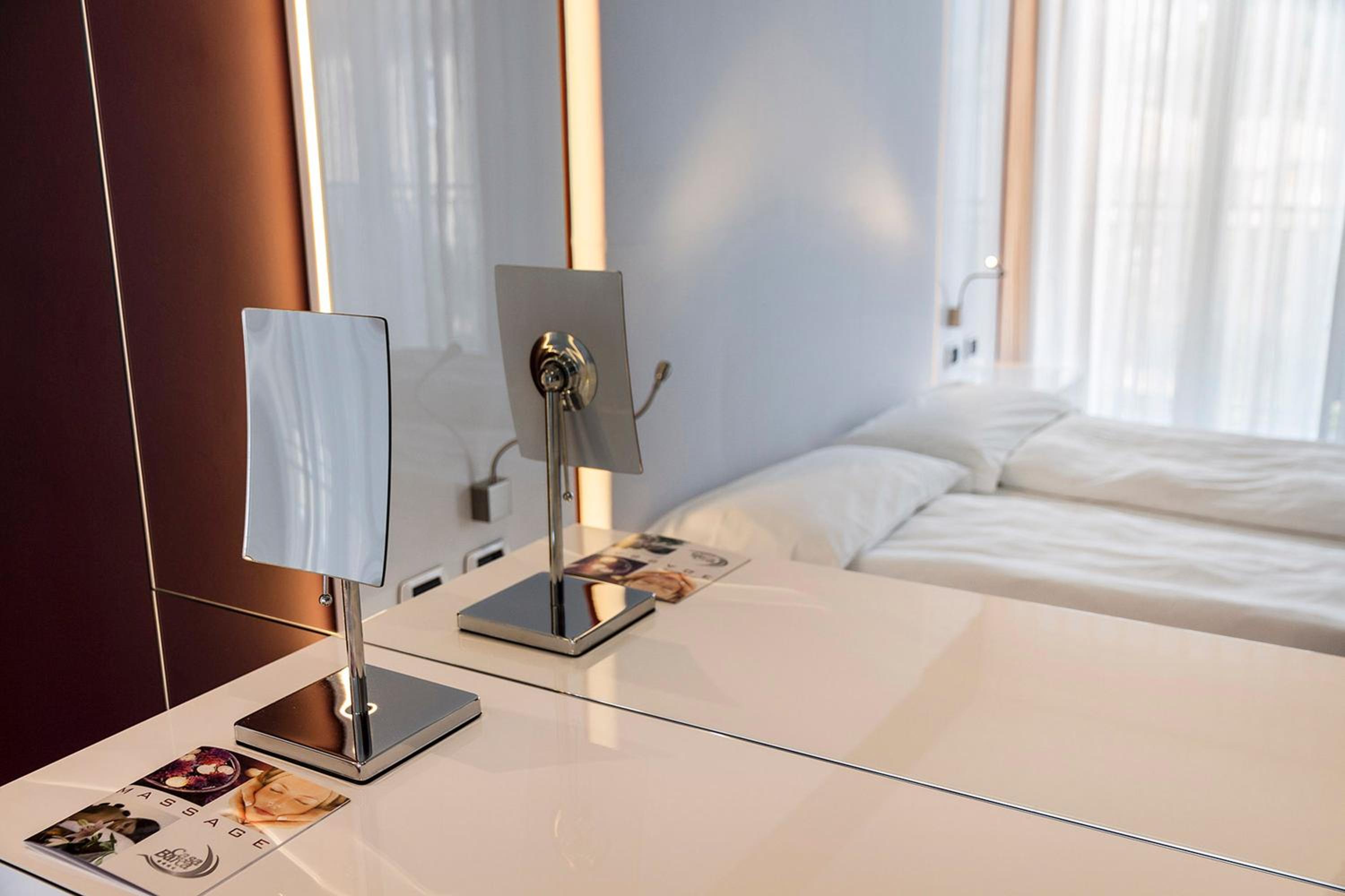 Exclusive Double Room with Partial Lake View  photo 3