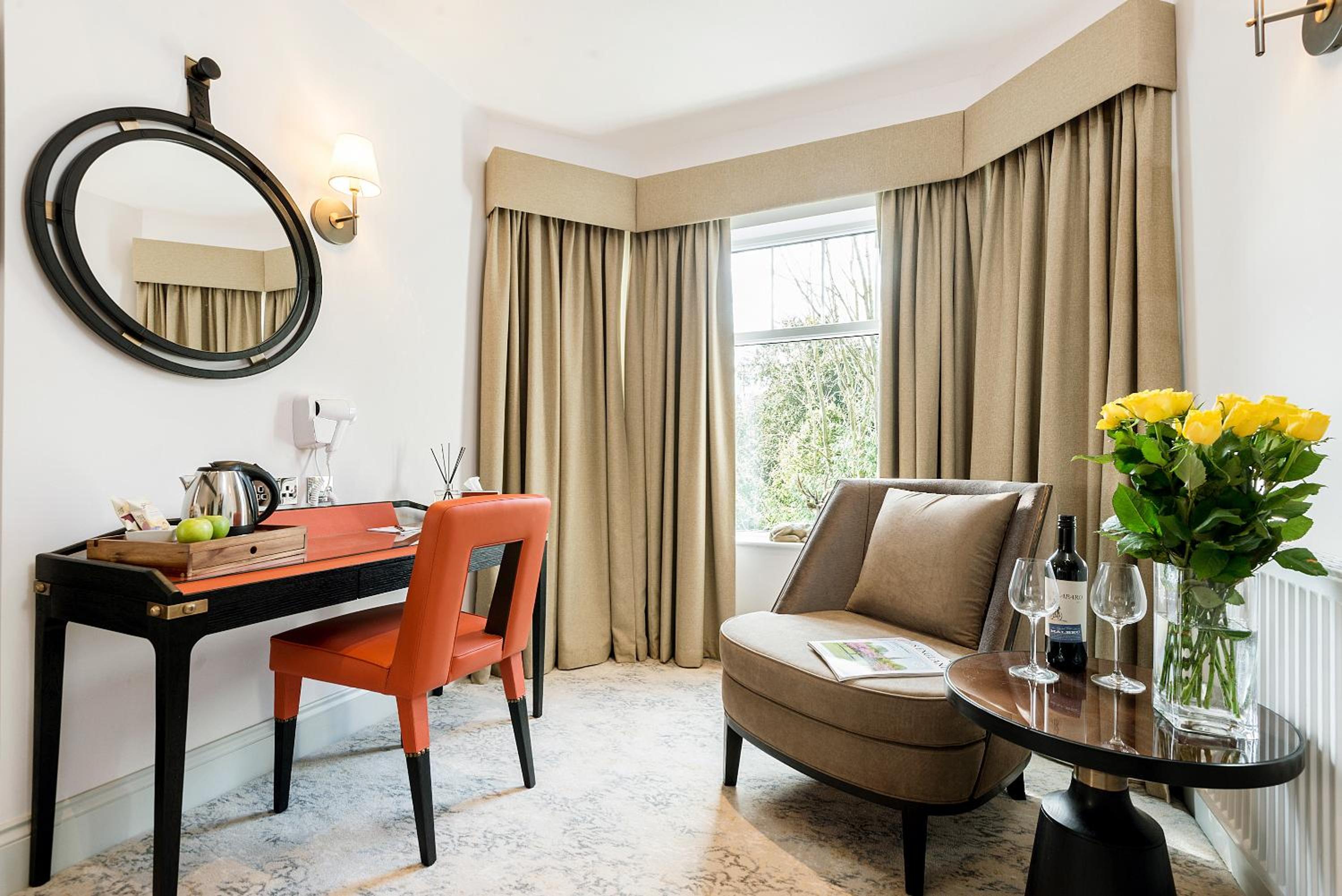 Deluxe King Room - Photo 2