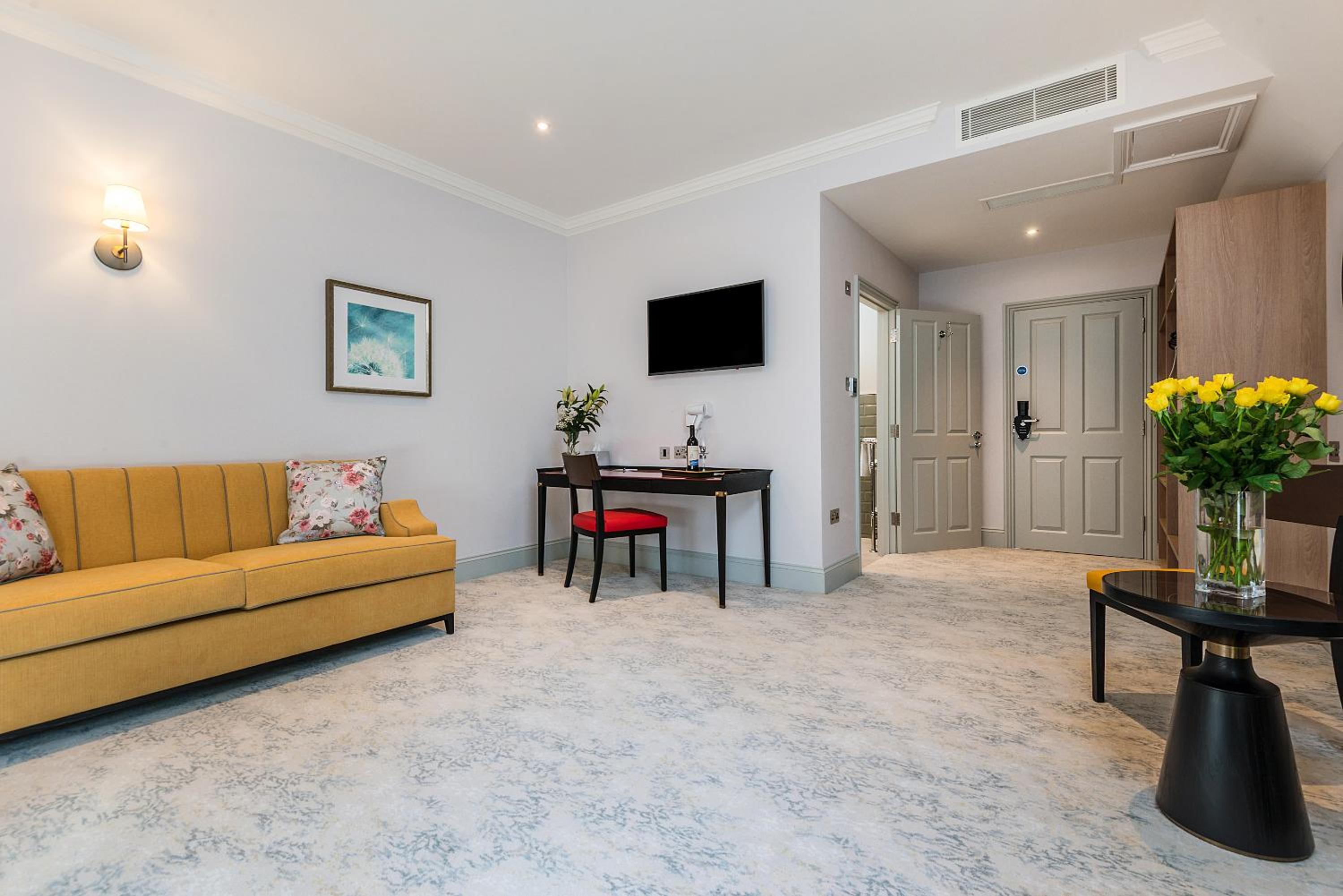 Superior King Room - Photo 8