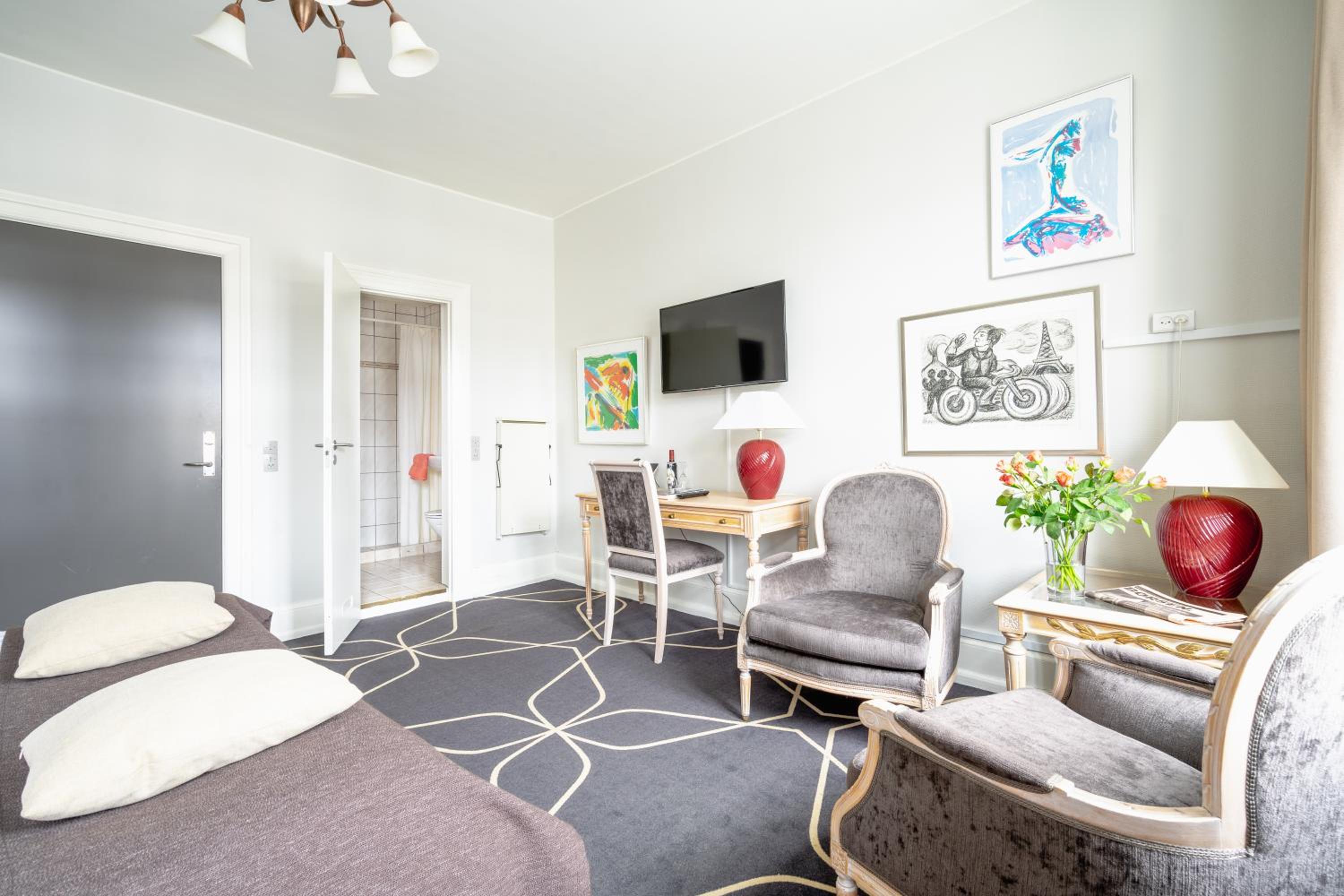 Standard Double or Twin Room - Photo 3