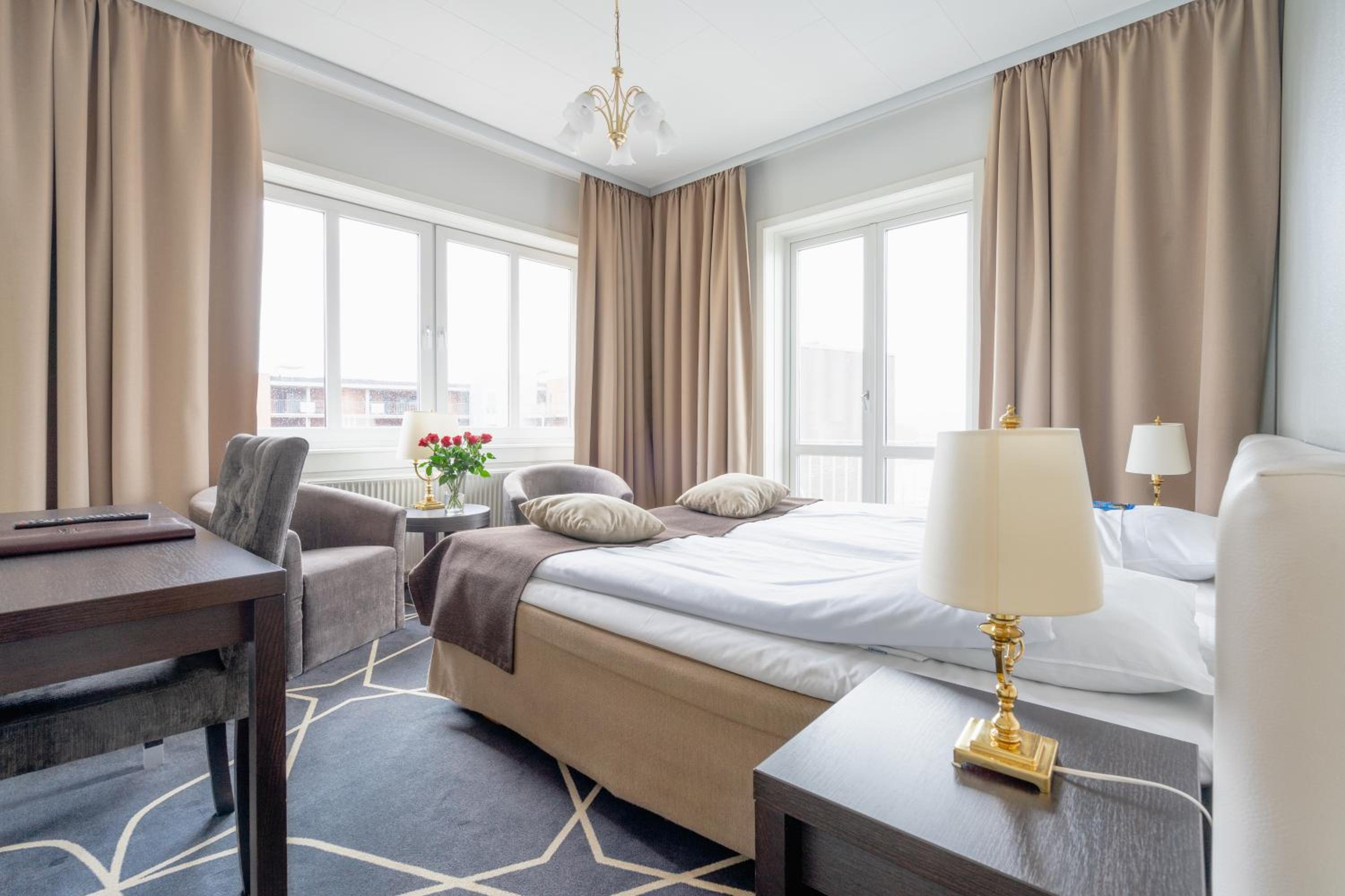 Standard Double or Twin Room - Photo 6