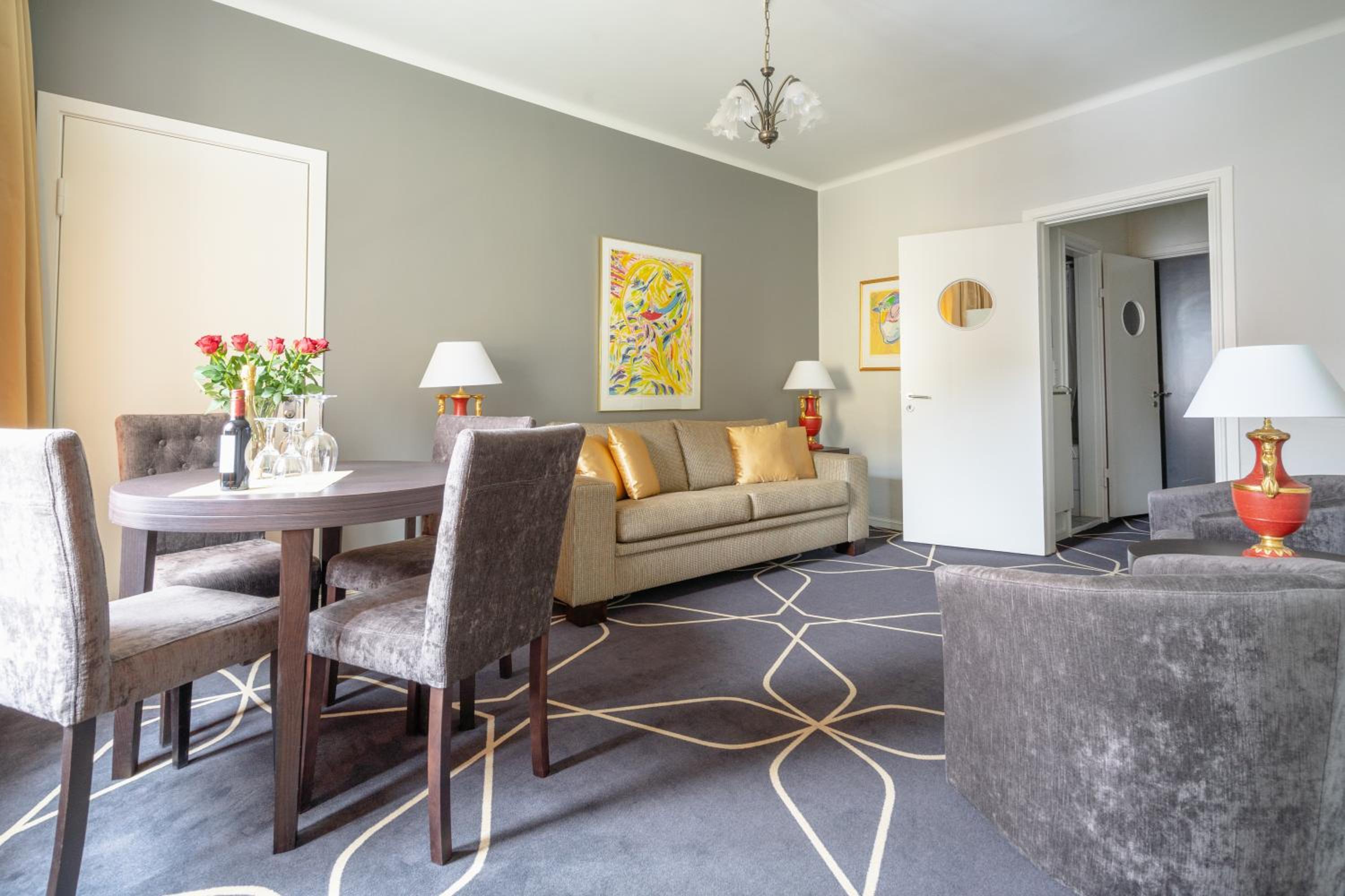 Suite - Photo 4