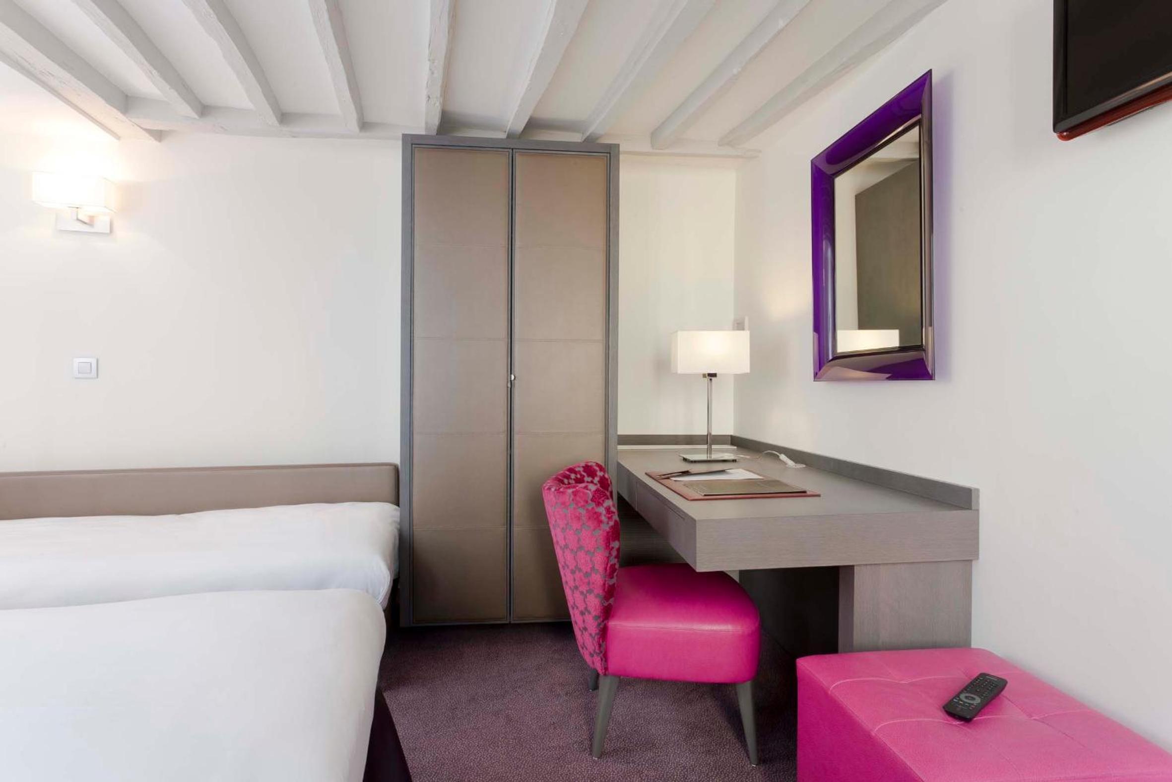 Triple Room thumbnail 5