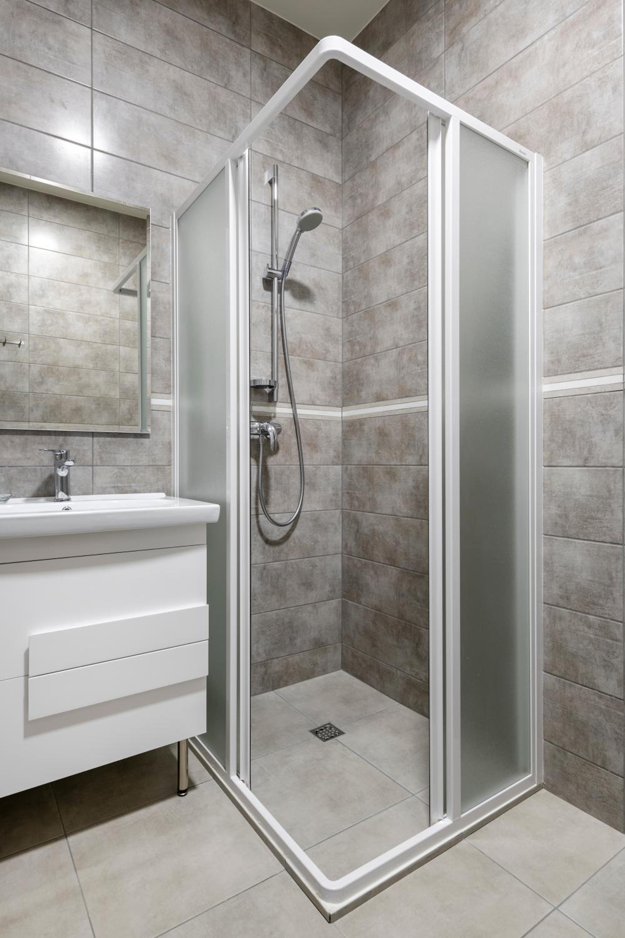 Studio Apartment - Photo 2