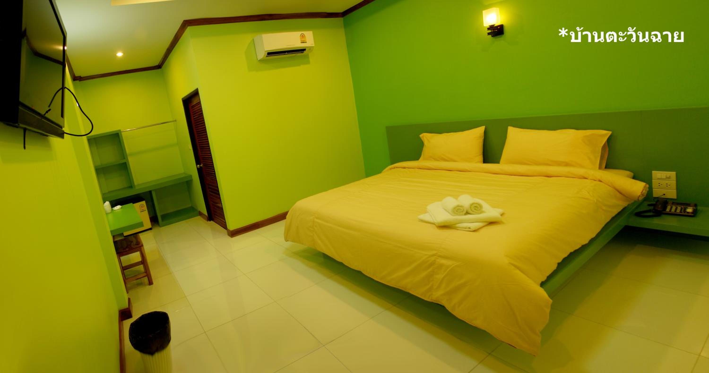 King Room with Balcony - Photo 3