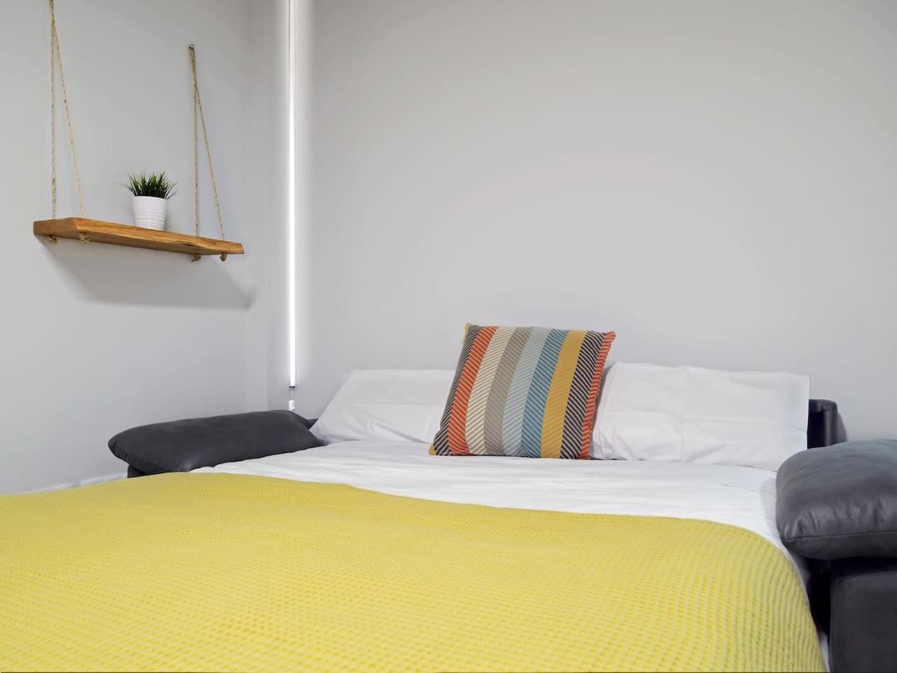 One-Bedroom Apartment photo 2