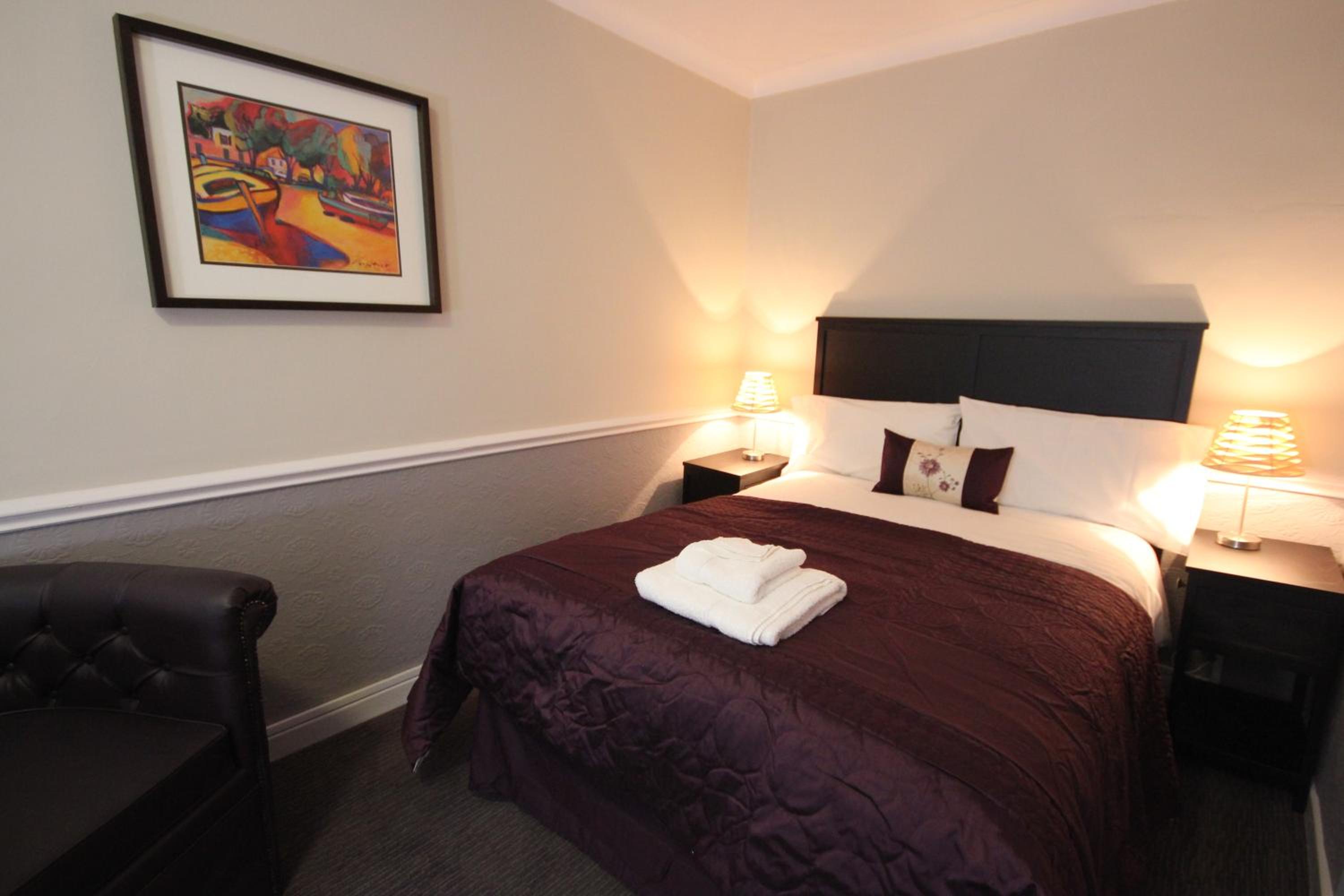 Standard Double Room - Photo 9